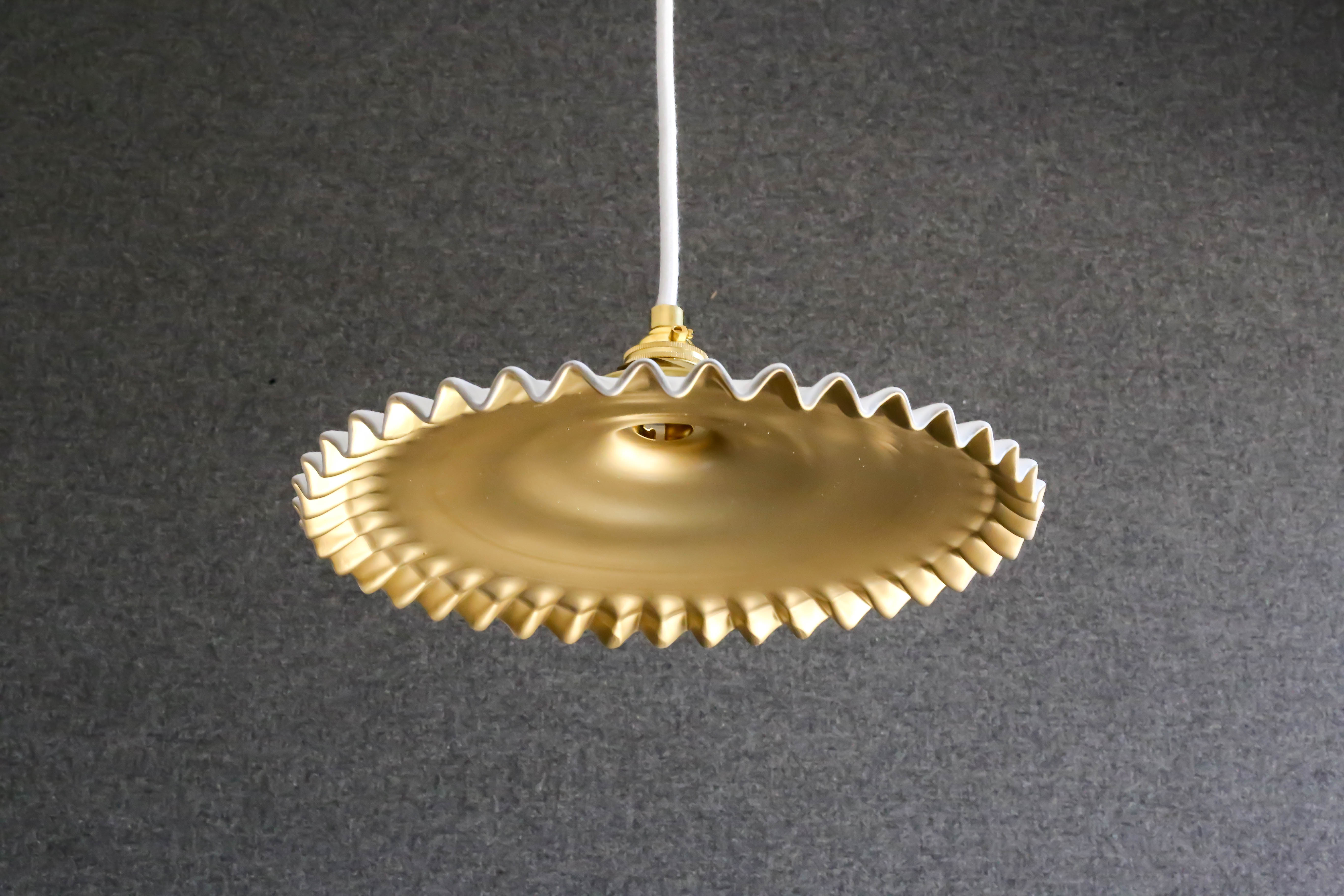 Antique suspension lamp in white and gold painted opaline delivered with cable, socket and brass claw