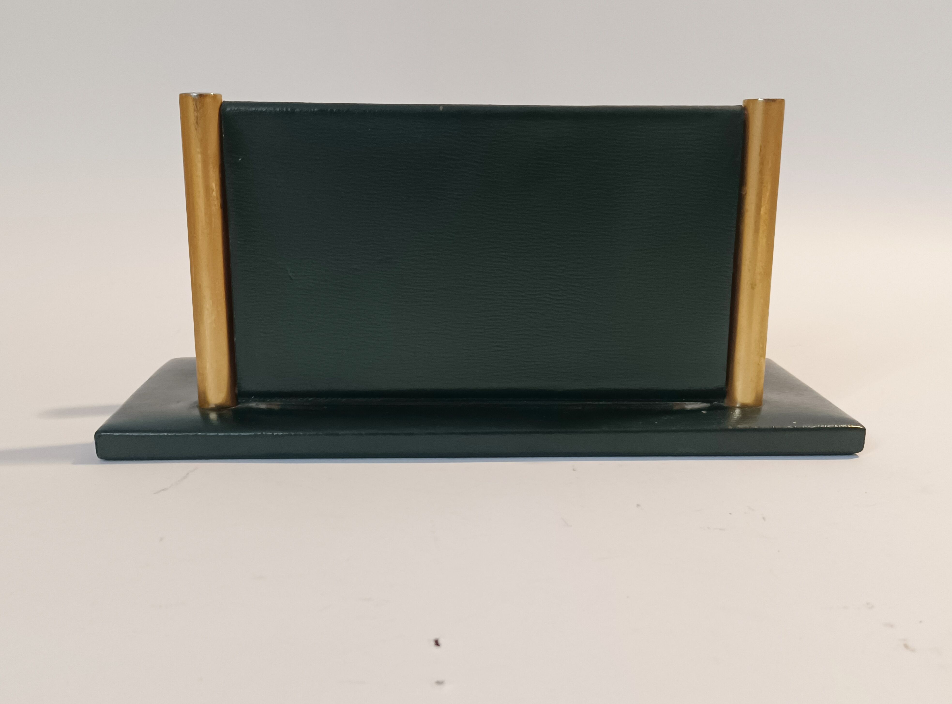 Porte-lettres Art Déco en cuir vert et laiton doré