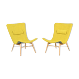 Fauteuils jaunes et bleus du milieu du siècle fabriqués dans les années 1950 en Tchéquie. Entièrement restauré.