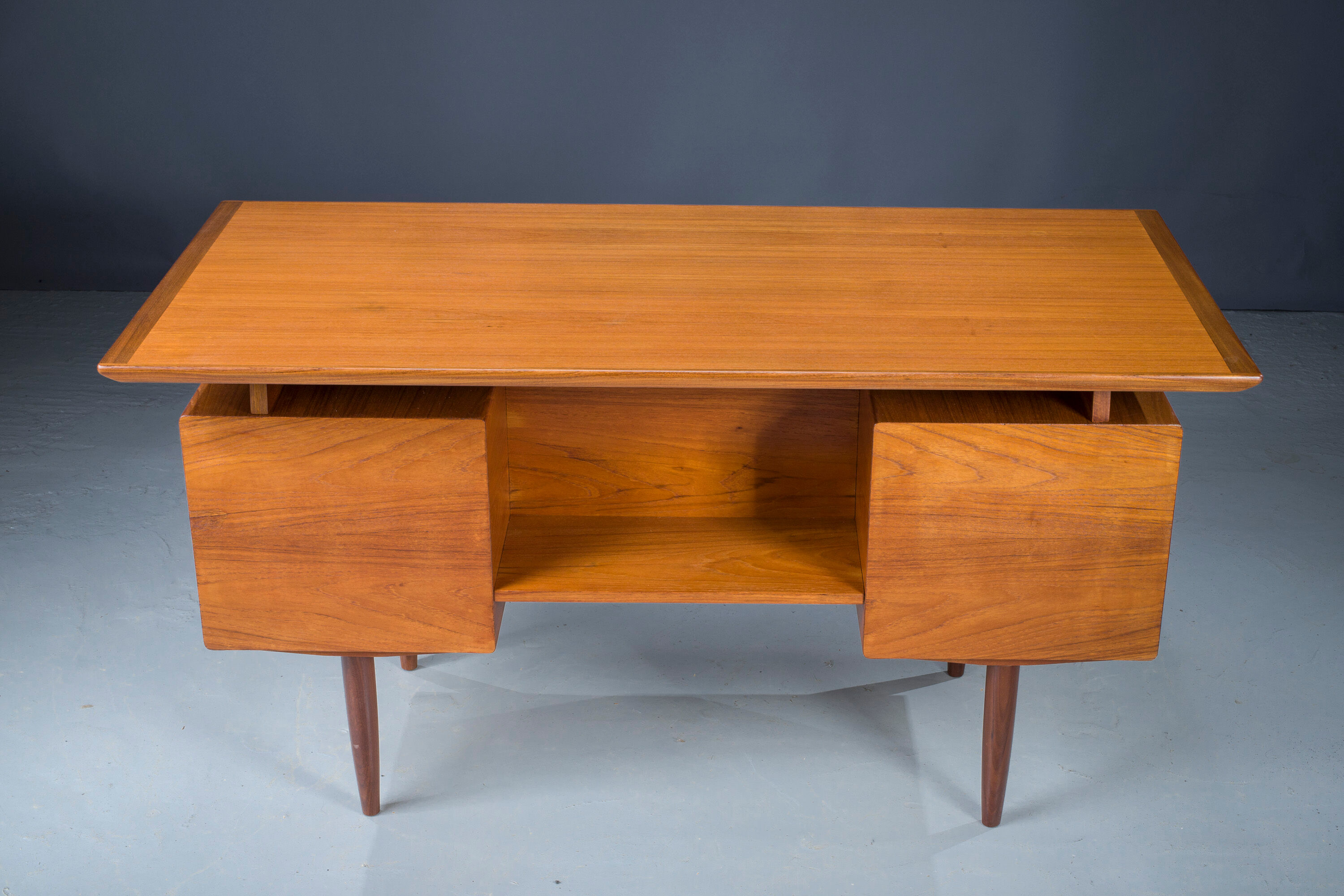 Mid-Century Danish Desk in Teak, 1970s
