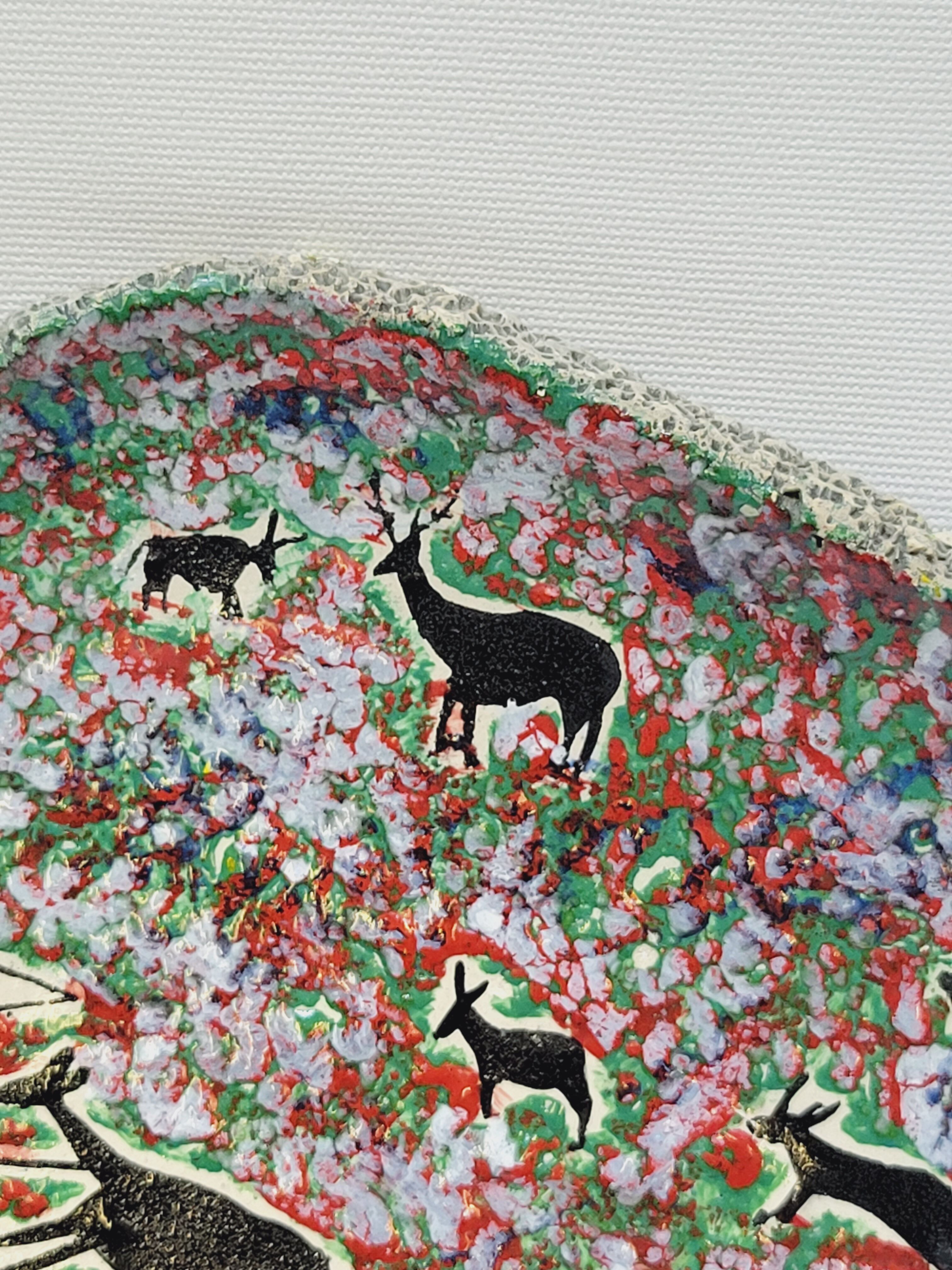 Decorative plate in glazed ceramic plaster? Prehistoric hunting décor