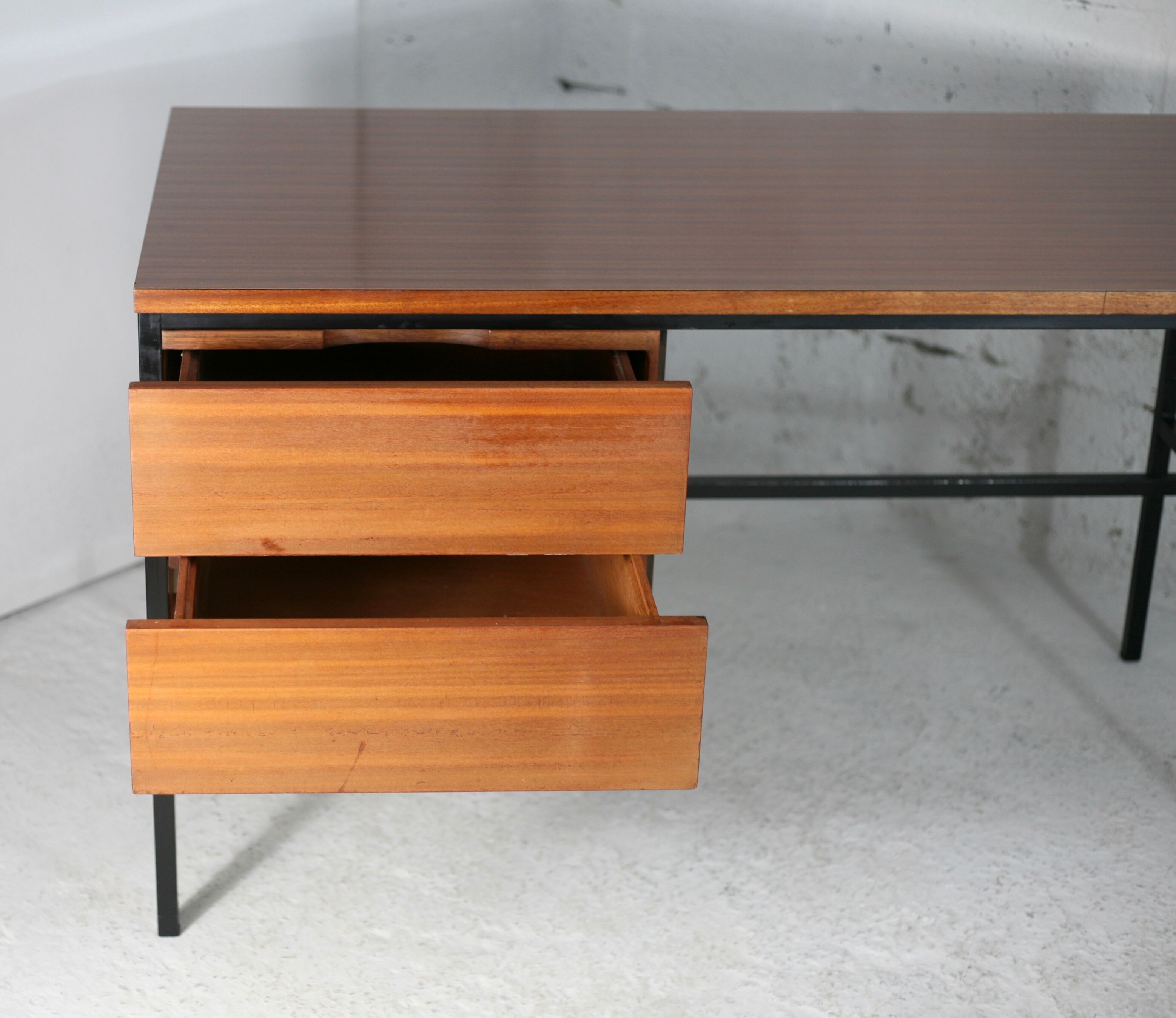 Desk model 620. by Pierre Guariche for Minvielle, France, circa 1955