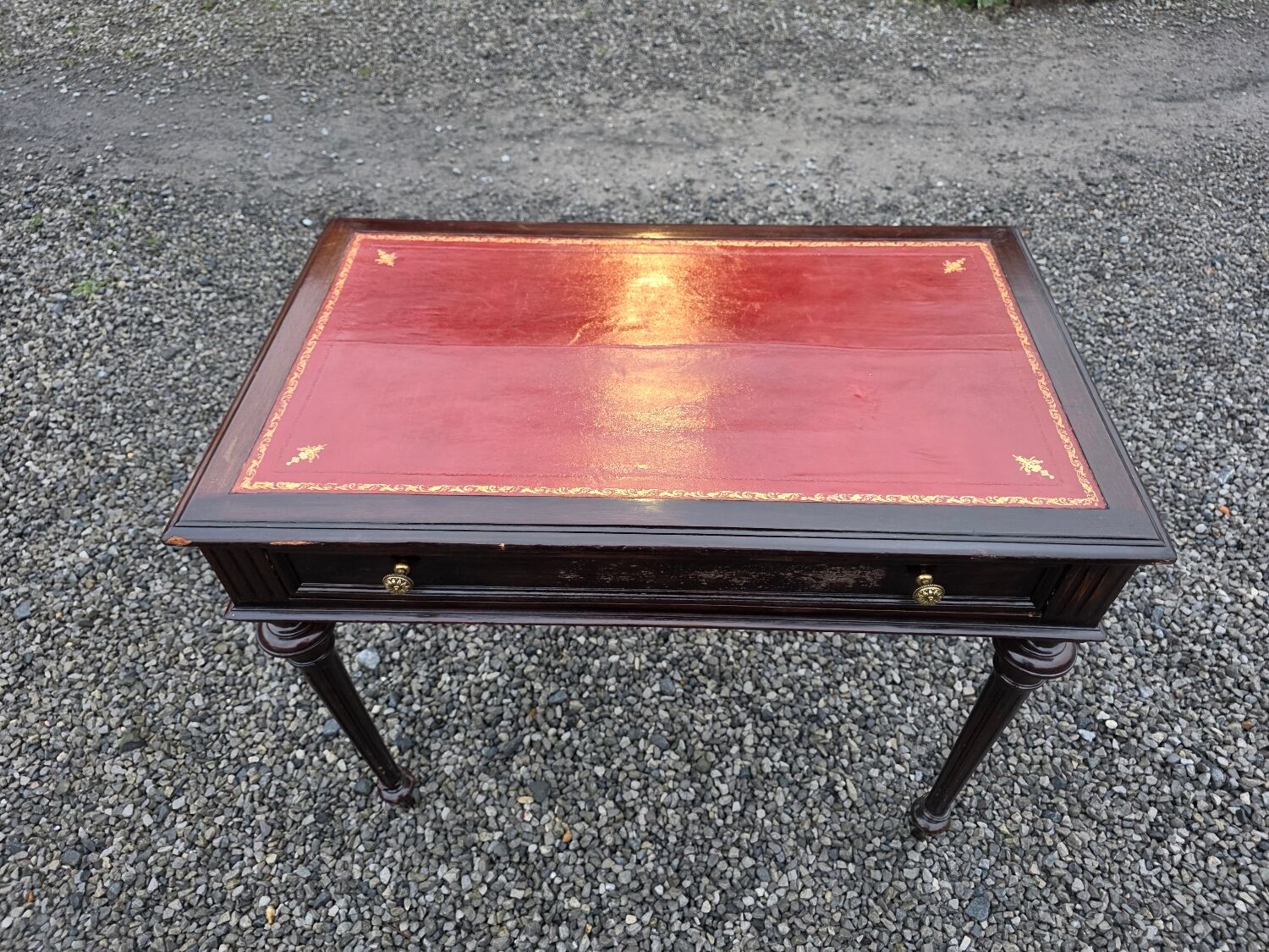 Bureau plat en acajou du XXe