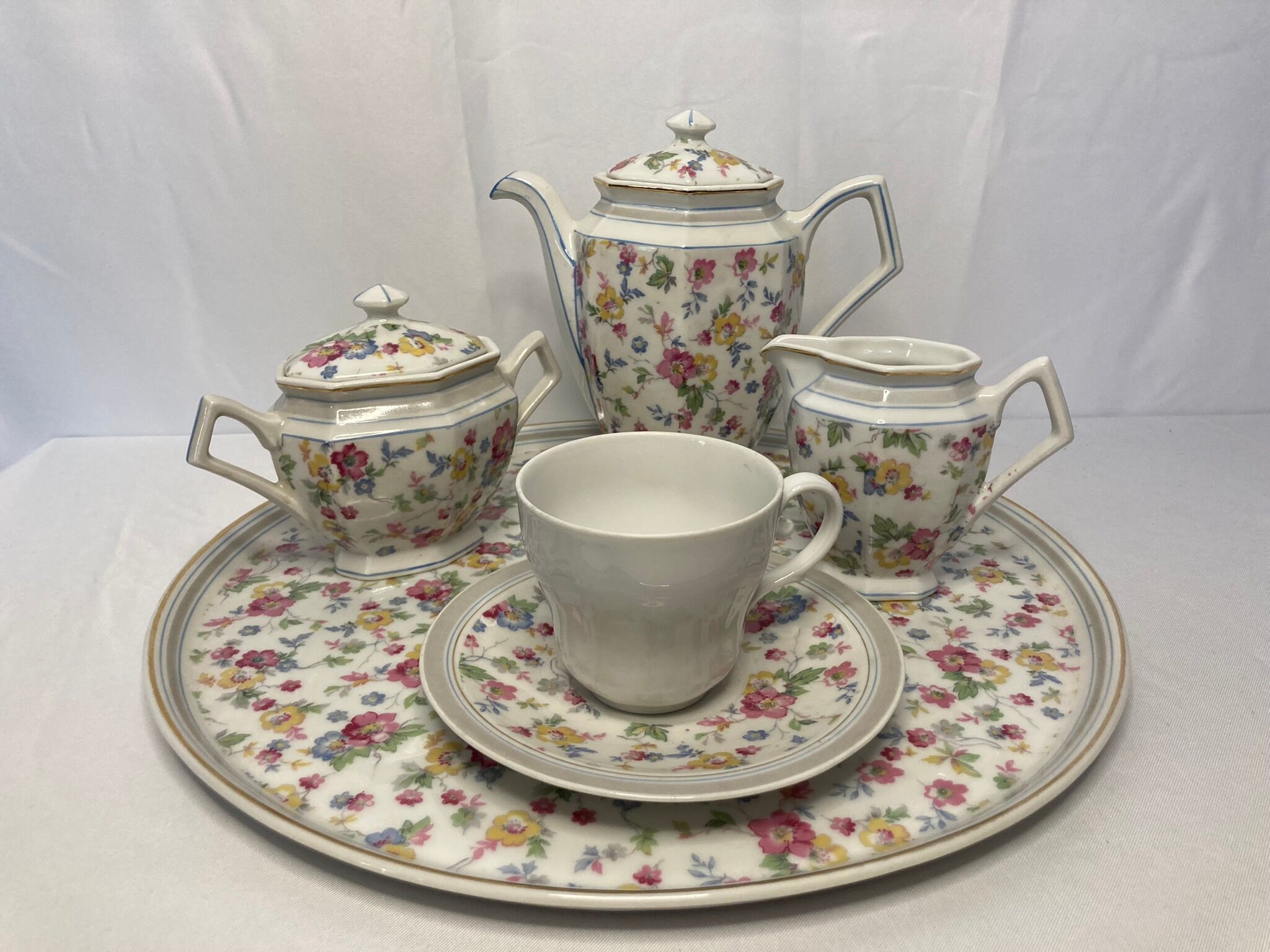 Liberty selfish service in fine 20th century earthenware