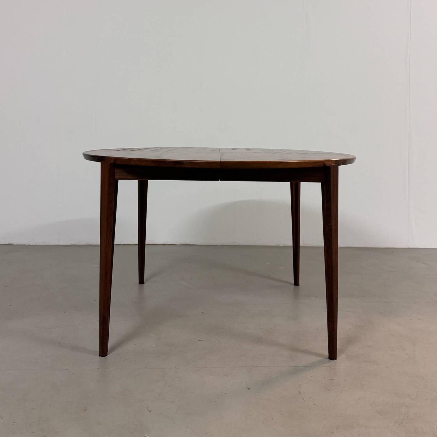 Mid-Century Round Dining Table in Palisander Henry Rosengren Hansen, Denmark 1960s
