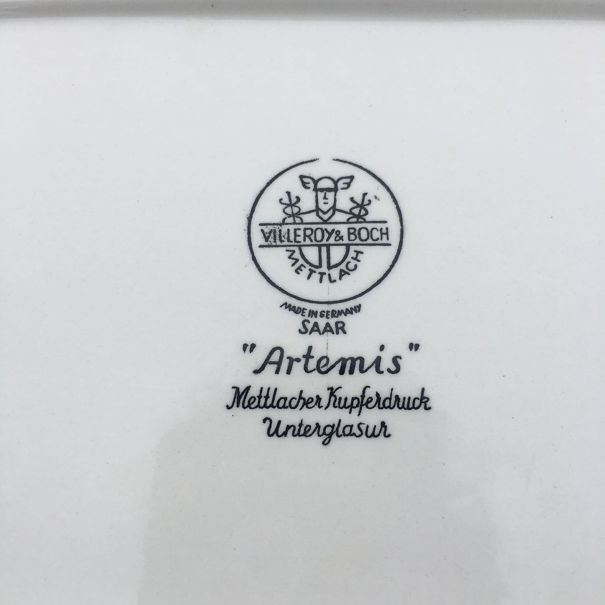 Service of 4 hollow plates Villeroy & Boch, Artemis collection theme "Hunting"