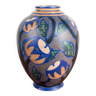 Magnifique Vase Art-Nouveau aux motifs floraux multicolors Revernay 1910.