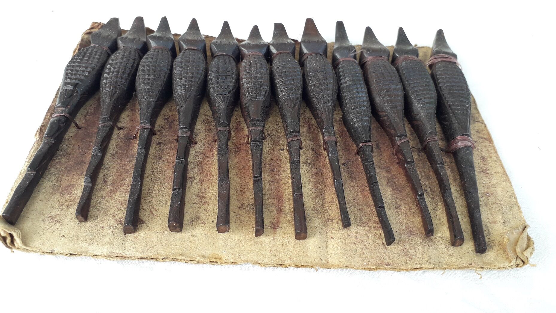 Porte-couteaux bois crocodile