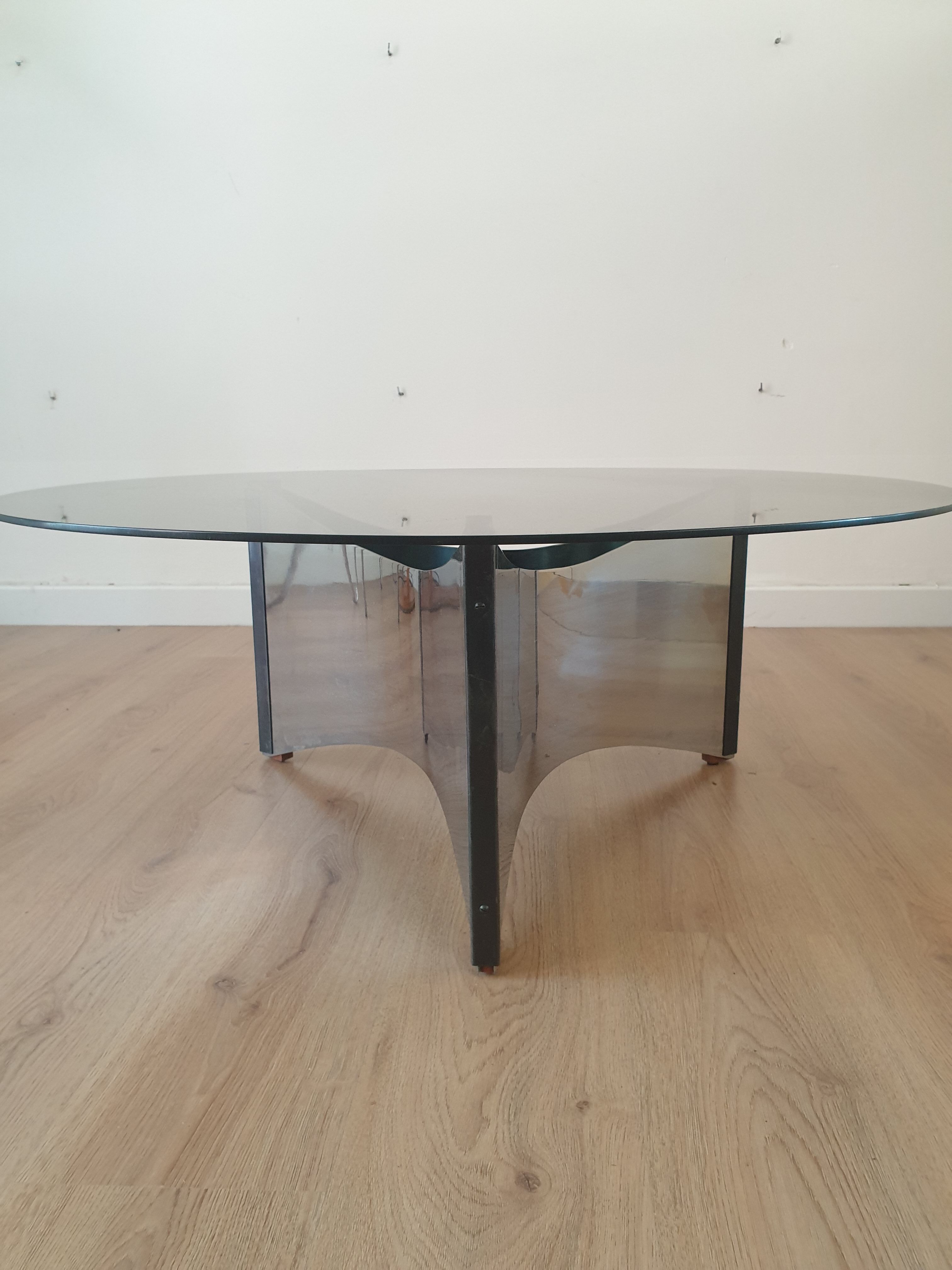 Round coffee table