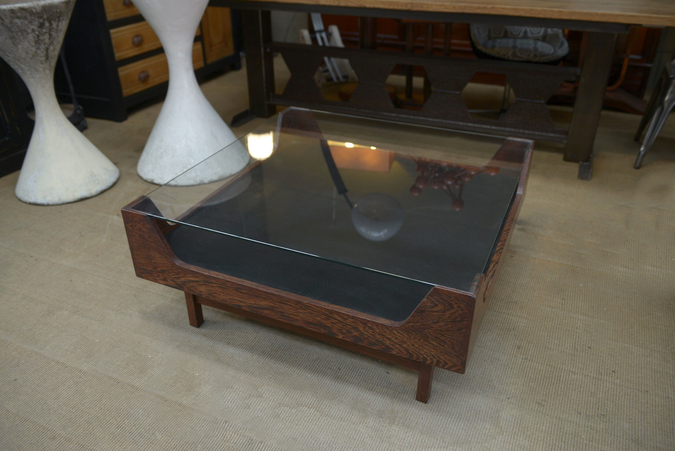 Coffee table in rosewood and glass 1970