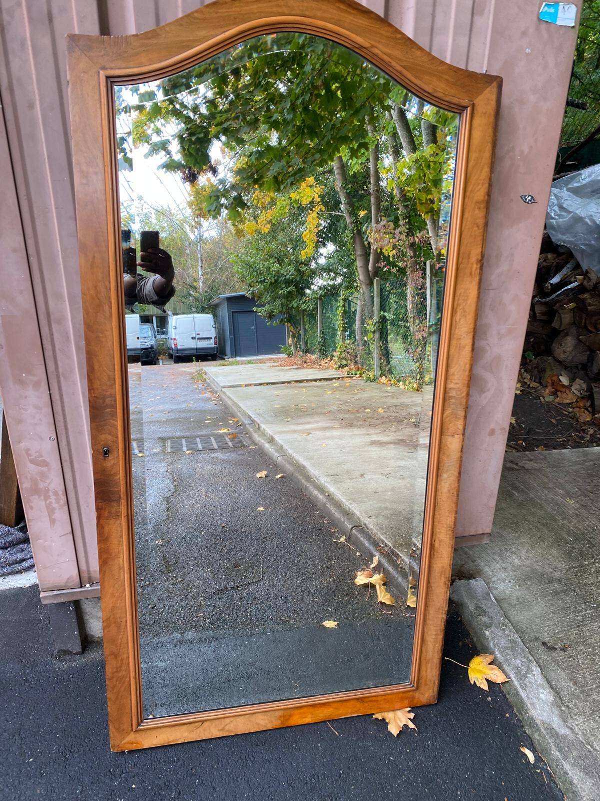 Miroir biseauté Louis XV en ronce de noyer concave  85x165cm