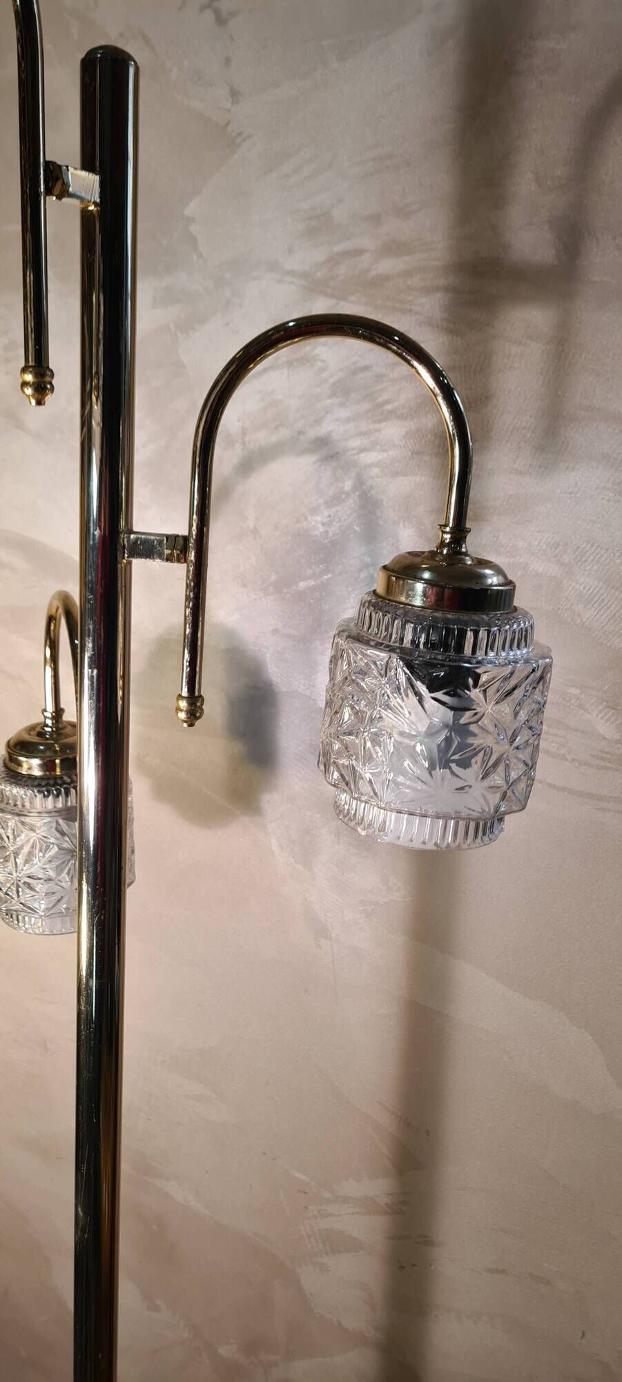 Chrome gold floor lamp 1960 has 70 molded glass shade 166x40