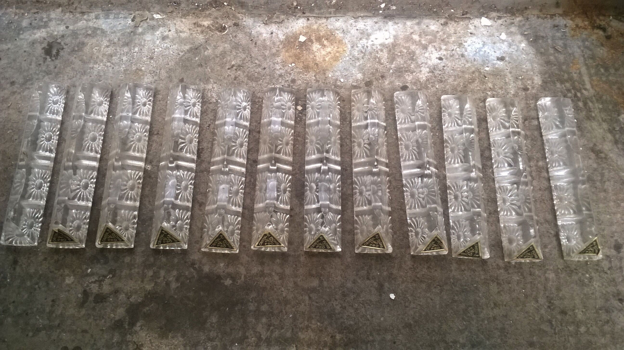 Crystal knife holders