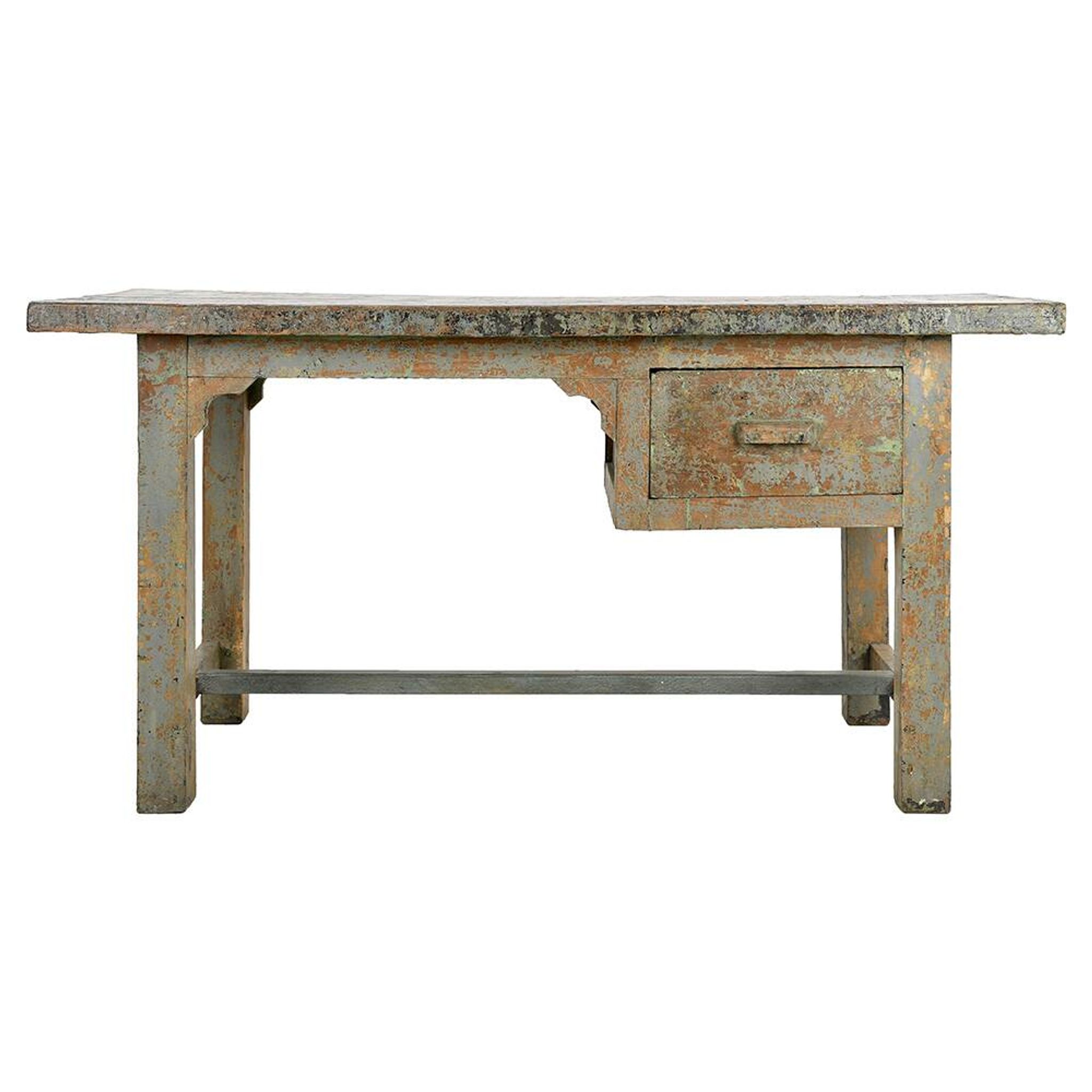 Bureau en bois massif patiné