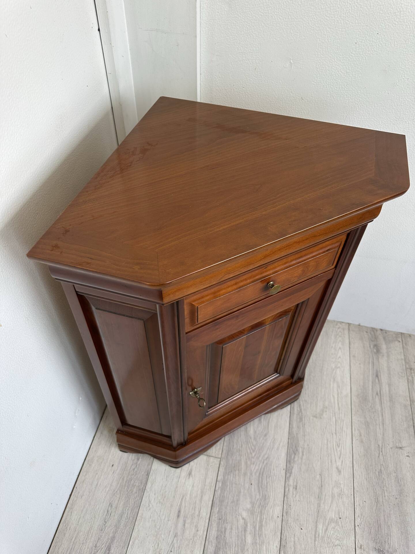 French vintage corner cabinet in solid wood by Ernest Ménard.