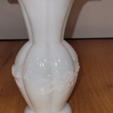 Vase in white opaline