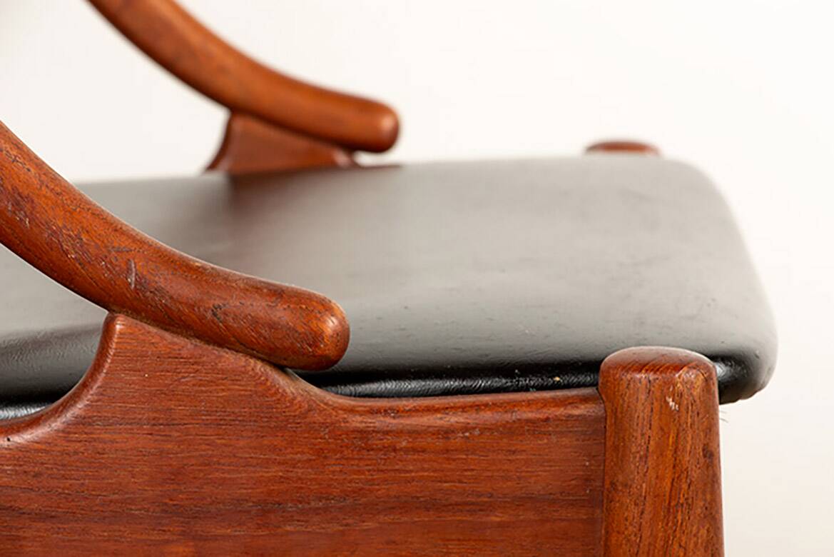 Set of 6 Danish chairs in teak and skai, model 16, Johannes Andersen.
