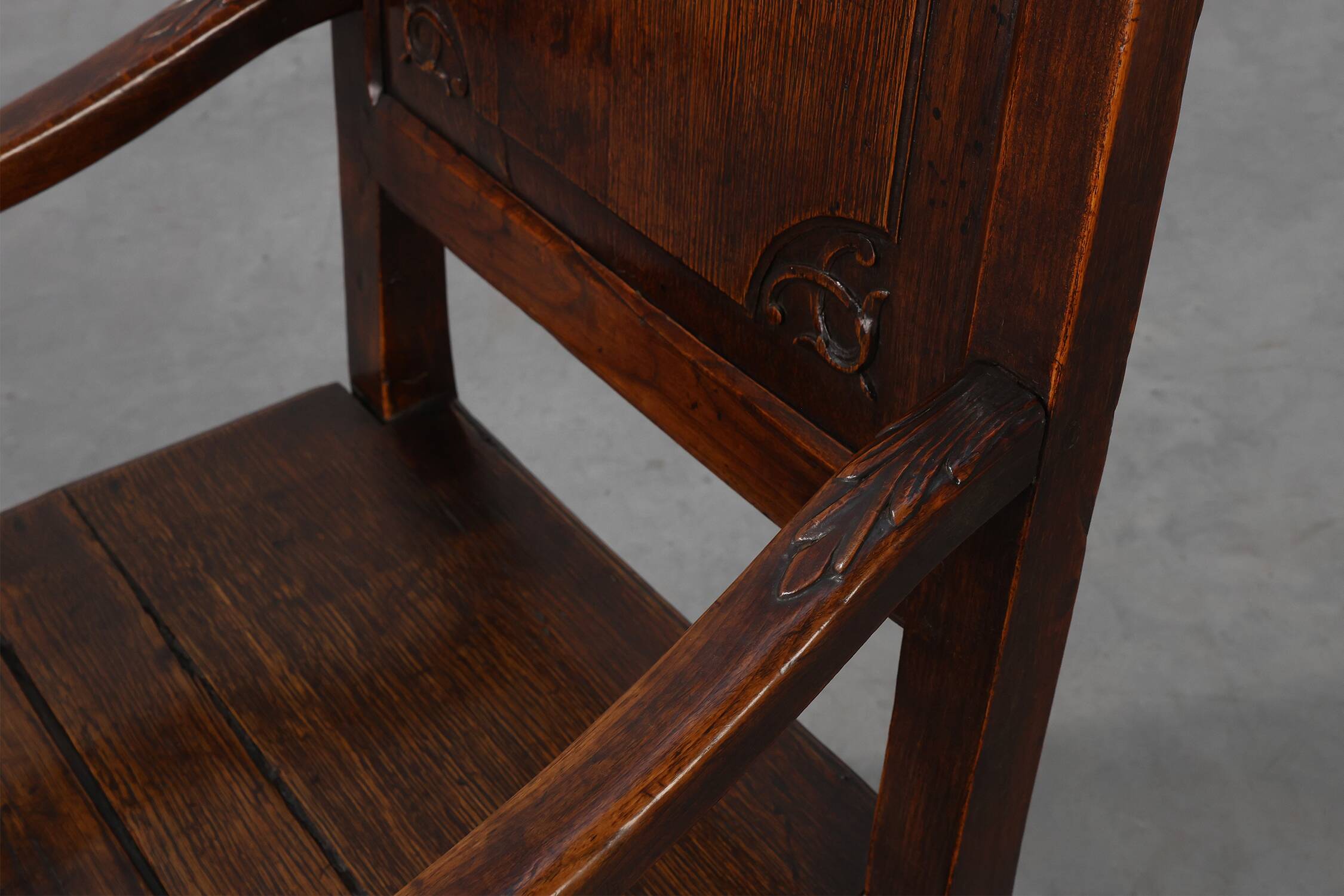 18th Century Liège Armchair in hand carved Oak, Belgium