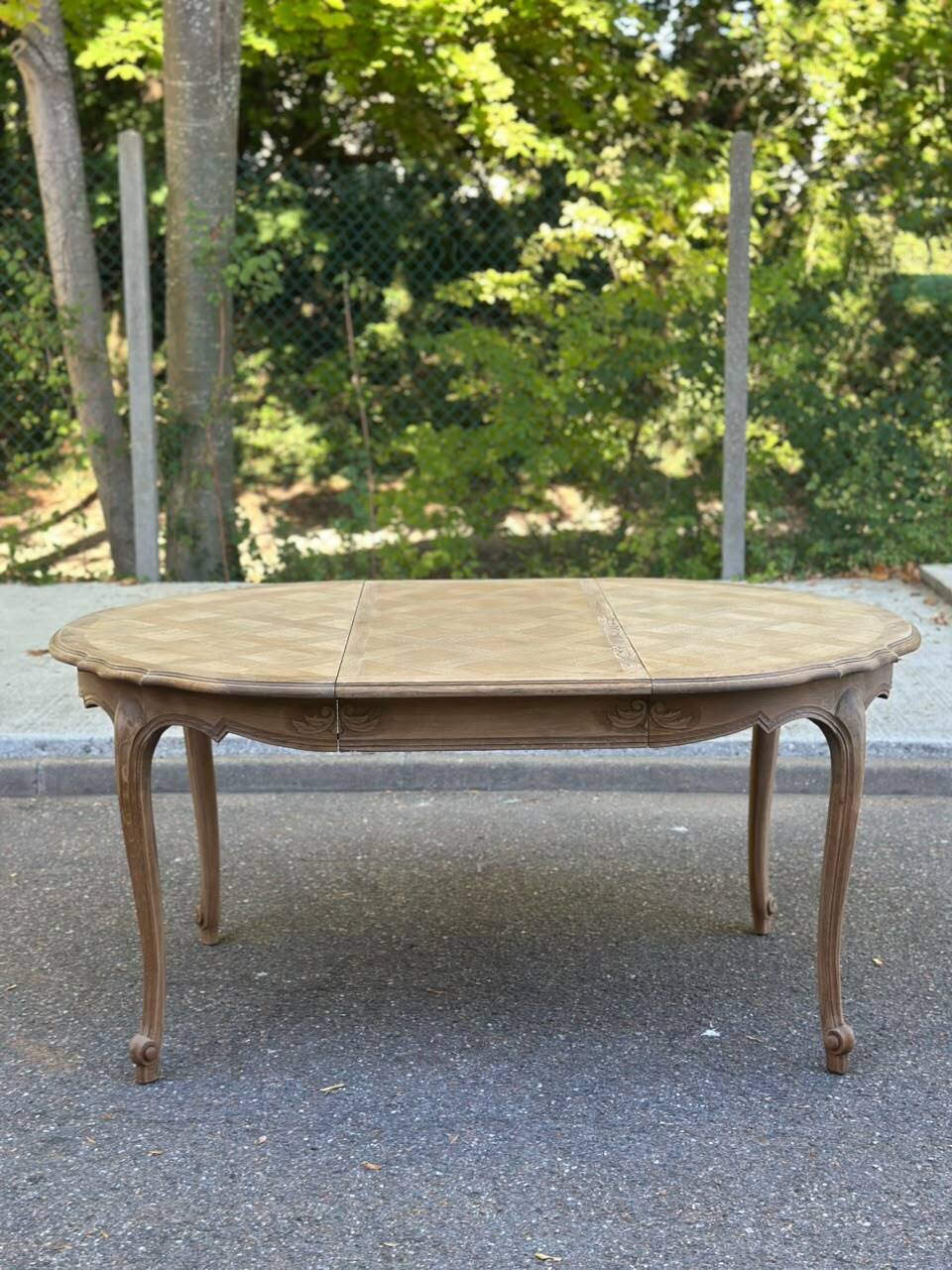 Round extendable dining table Louis XV stripped in solid oak 1950