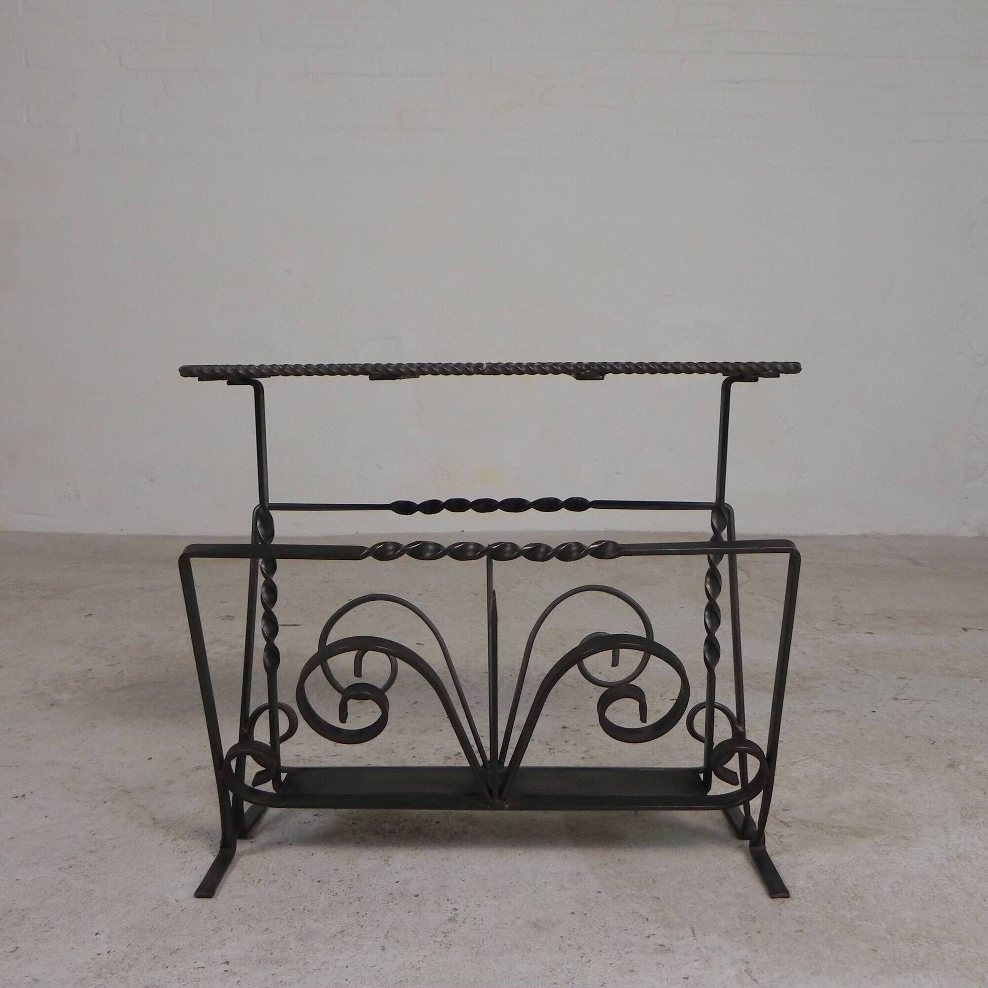 Vintage newspaper rack, magazine rack, table with 3 tiles | Selency