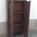 Ancienne armoire en bois foncée