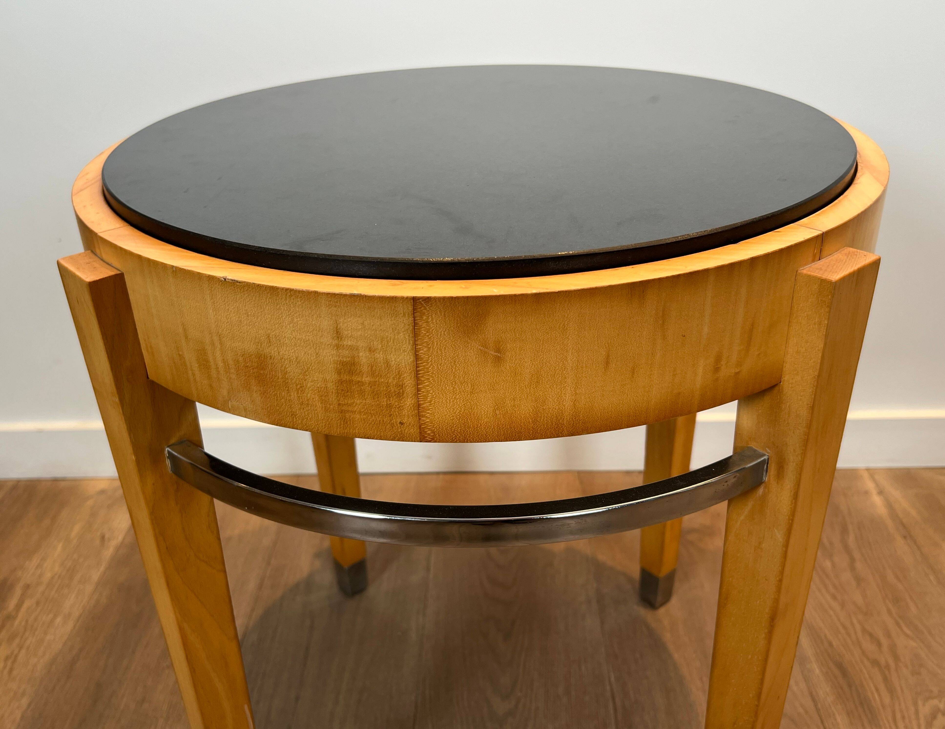 Pedestal table in sycamore veneer, chrome and marble top