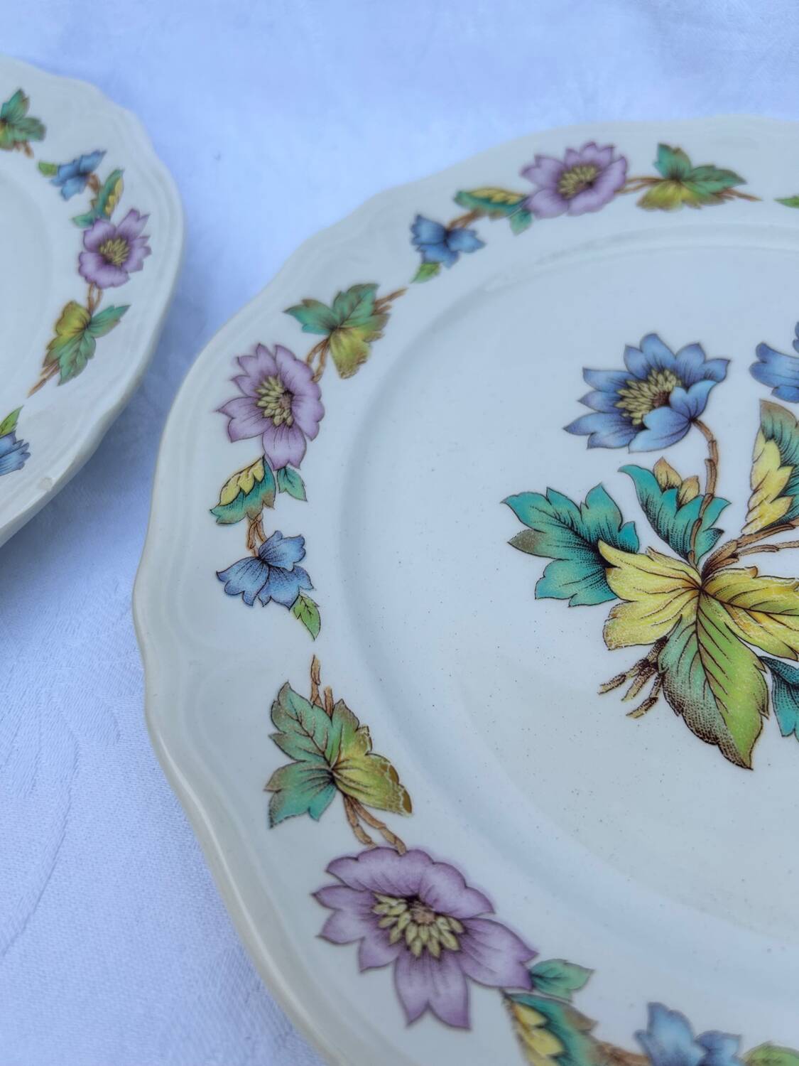 Set of 6 Moulins des Loups flat plates