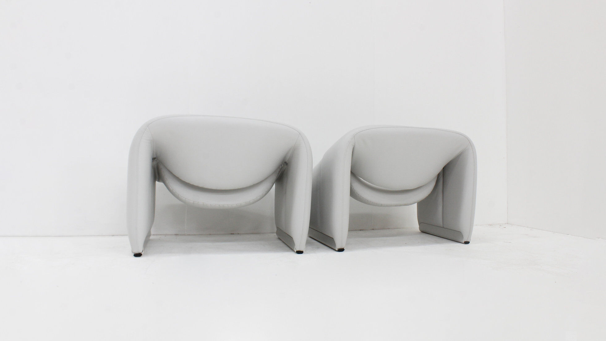 Set of 2 Artifort Groovy M chairs F598 Pierre Paulin in leather
