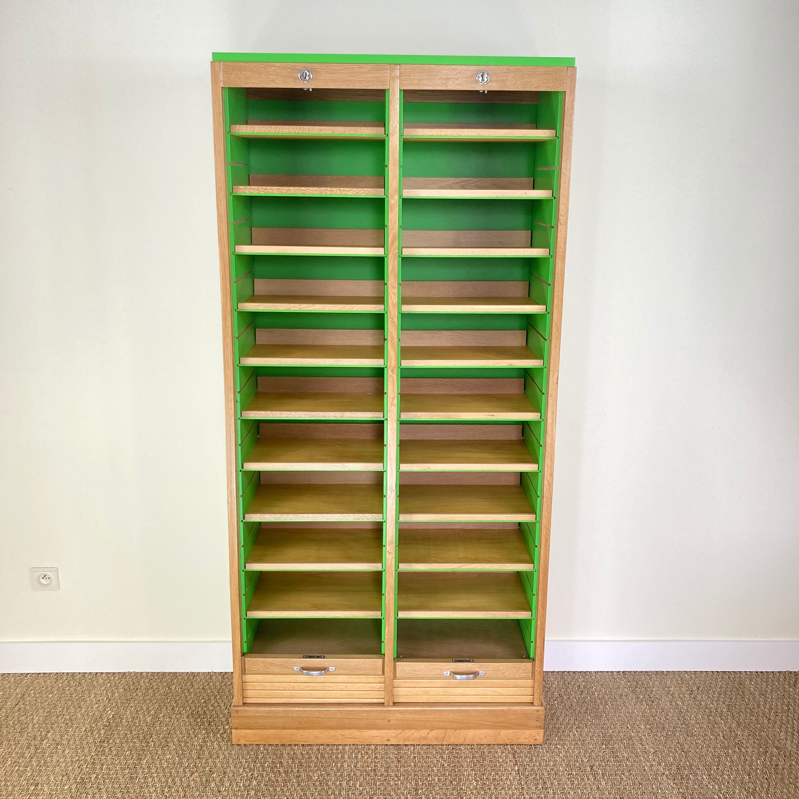 Curtain filing cabinet