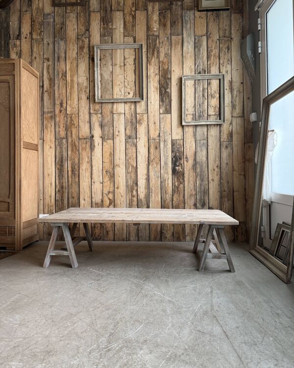 Table basse à tréteaux