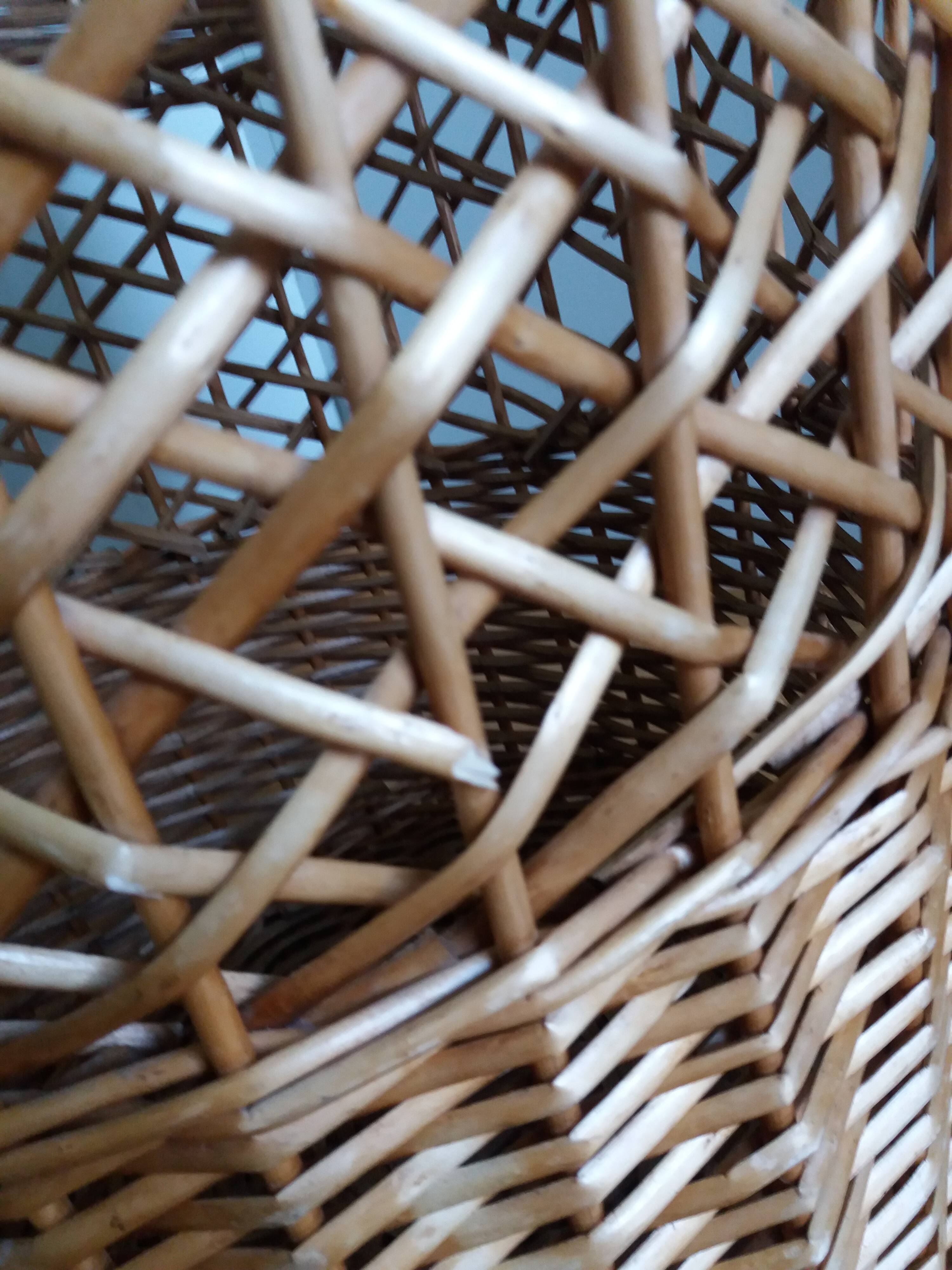Wicker laundry basket