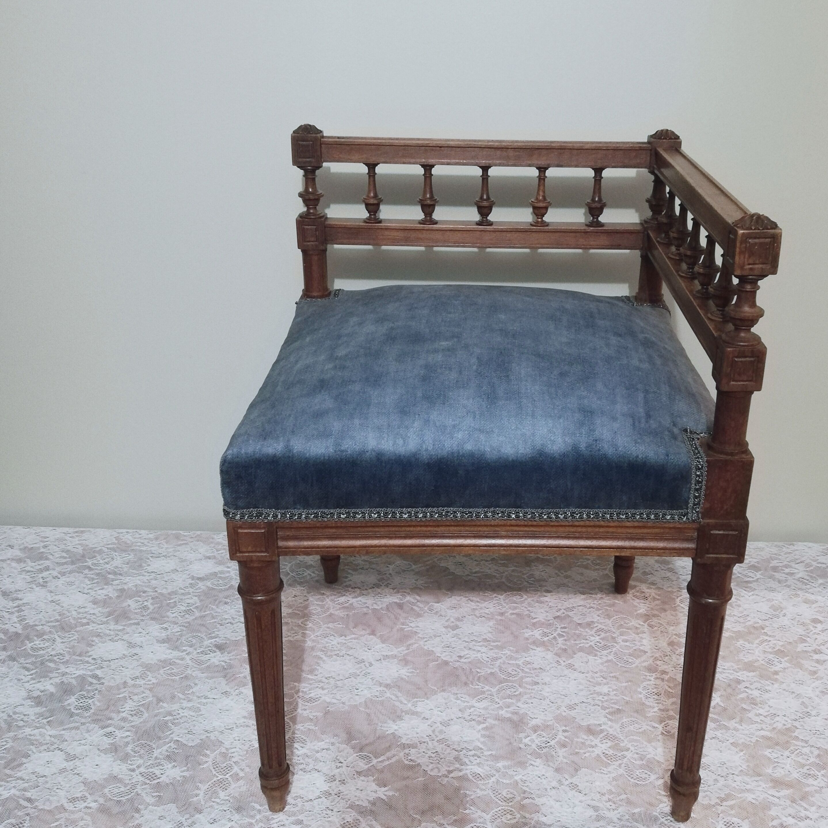 Fauteuil d'angle de style Louis XV assise velours