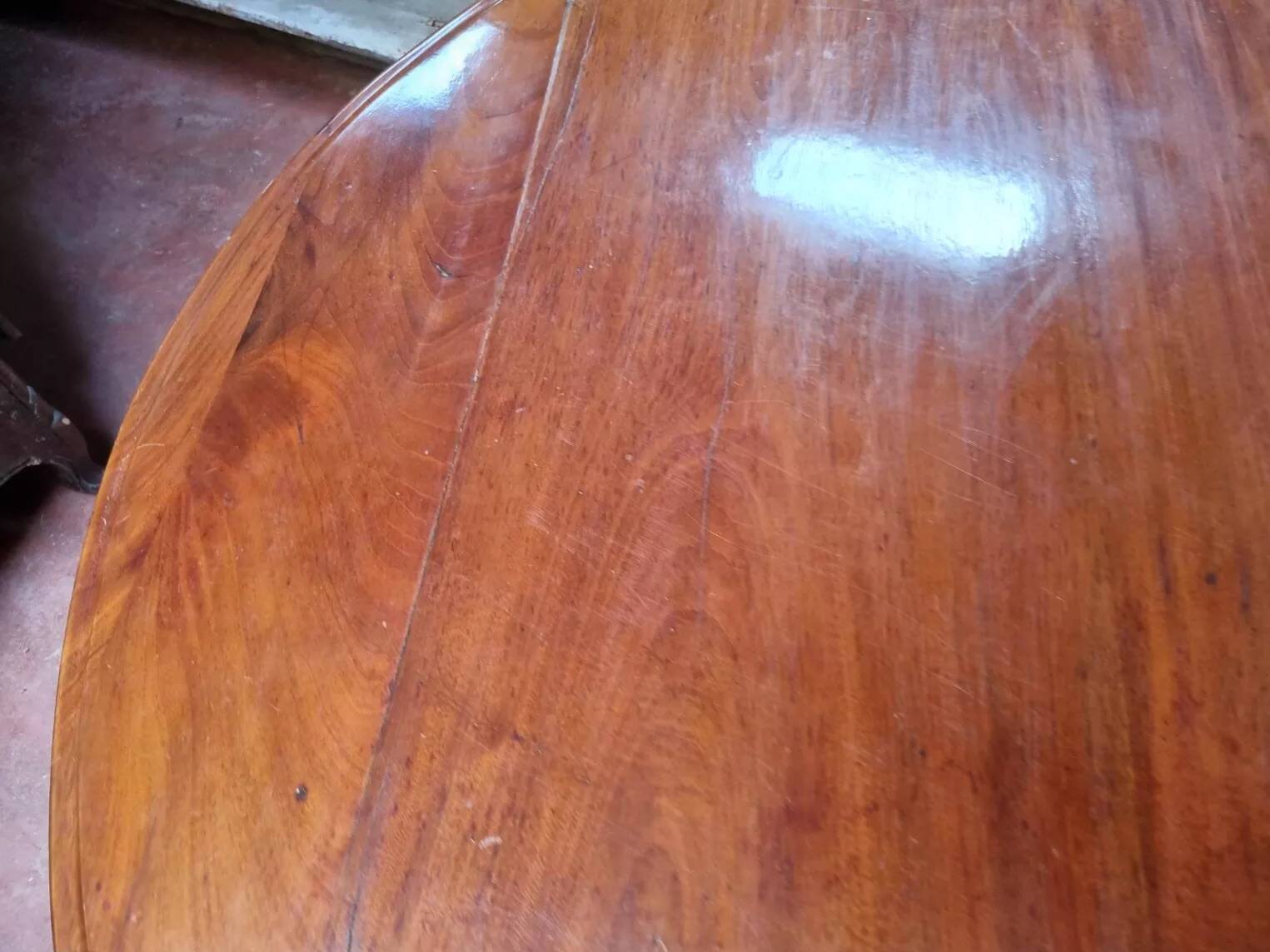 Round mahogany table - Early 20th century