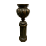 Cvas on twisted column in glazed terracotta
