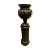 Cvas on twisted column in glazed terracotta