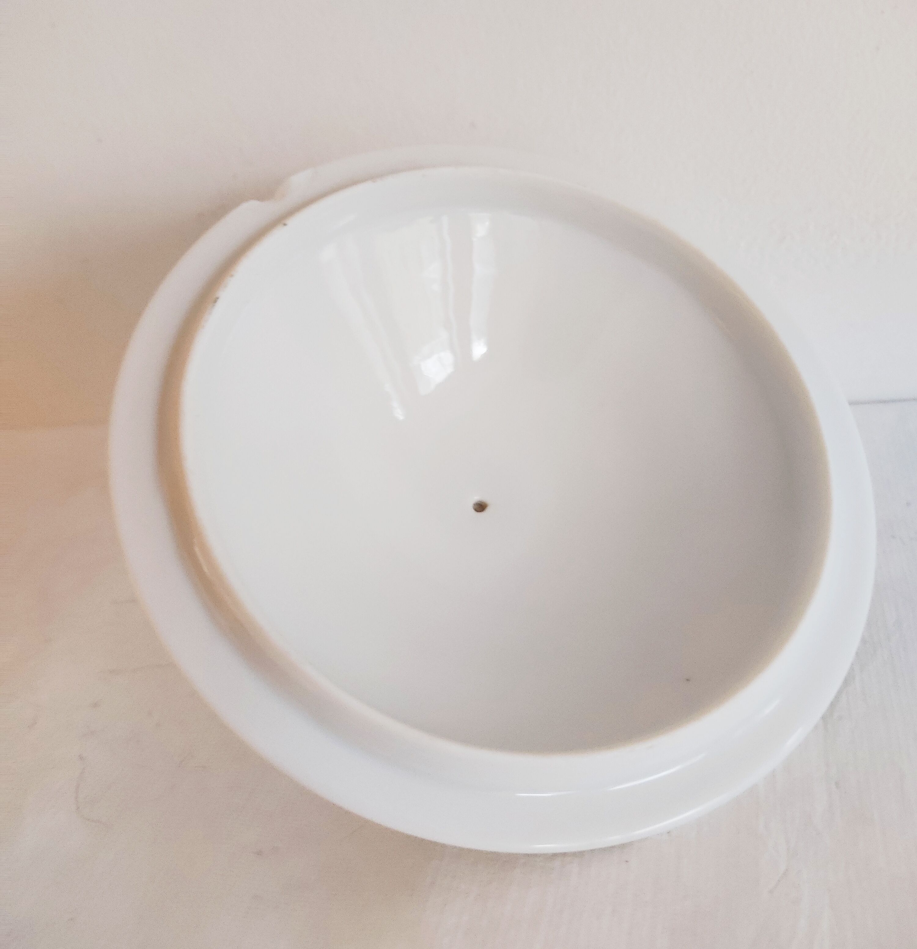 White porcelain soup kitchen, 19th century