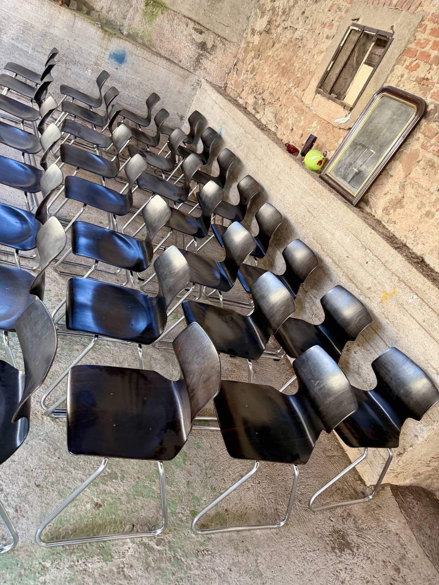 ✨ Set of 100 black Pagholz Flototto chairs – Chrome tubular frame