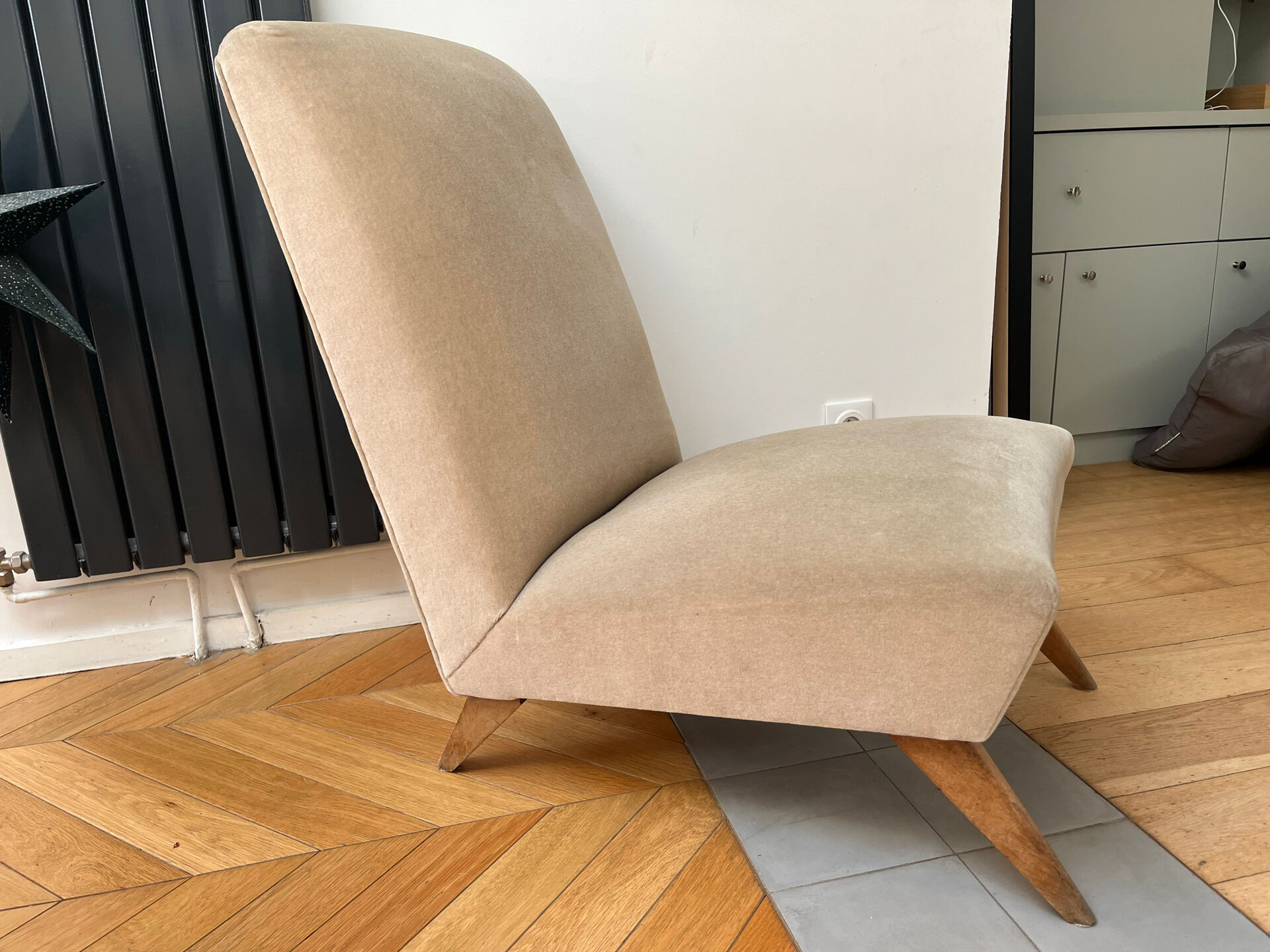Fauteuil chauffeuse vintage année 60 pied compas