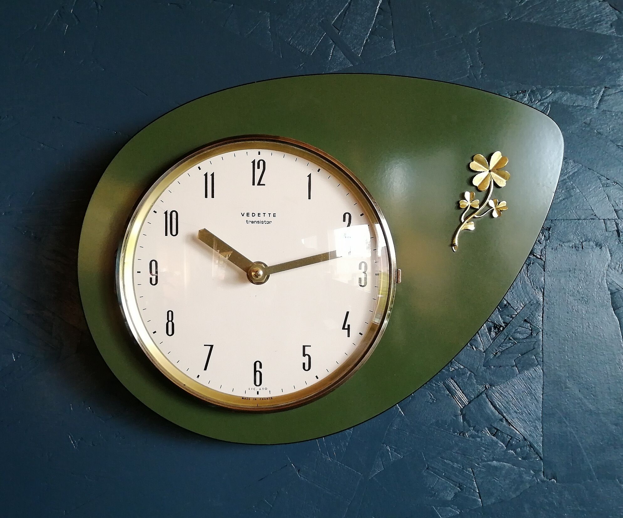 Vintage formica clock silent wall clock "golden green star"