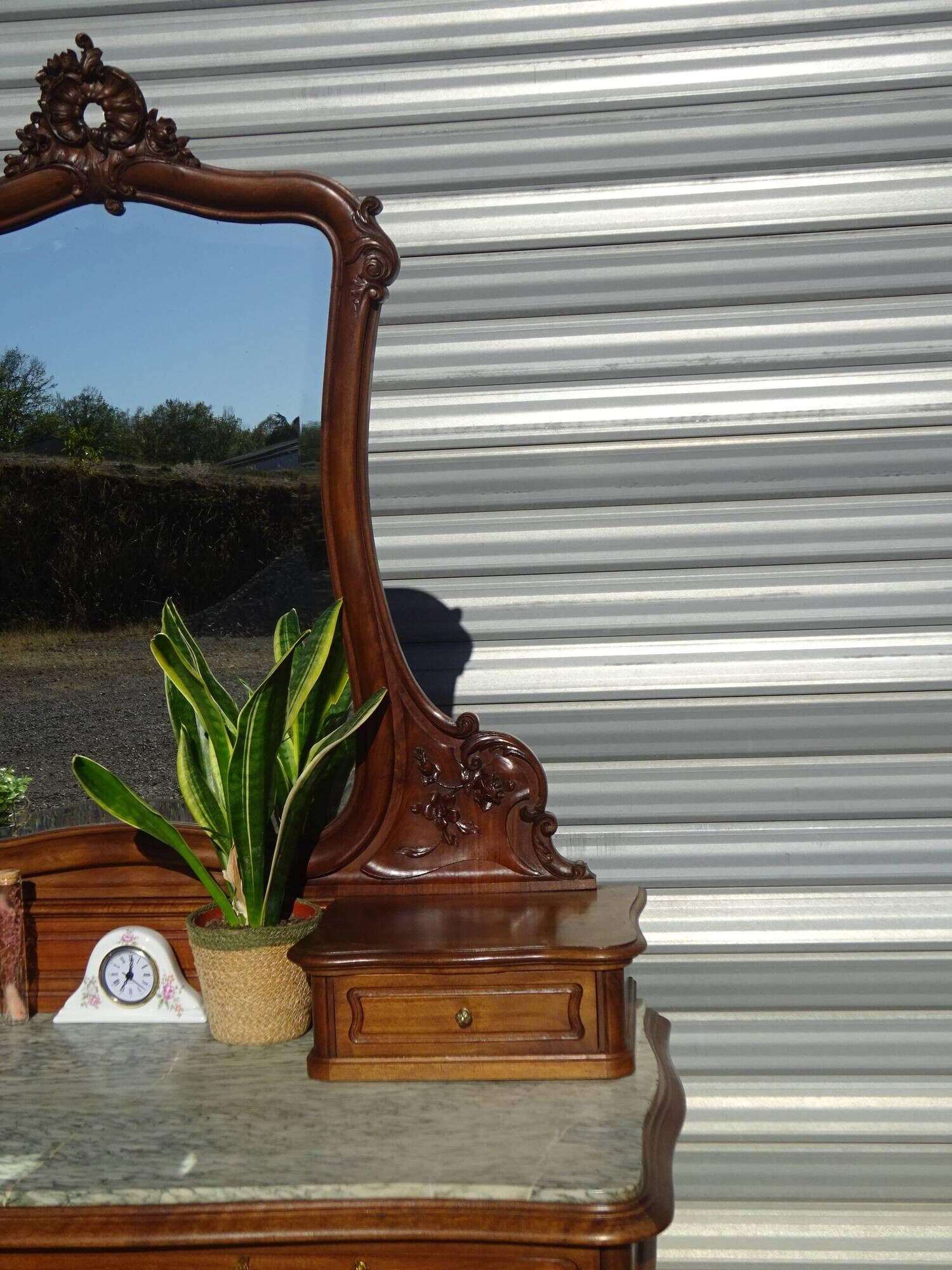 Commode en noyer Louis XV avec miroir