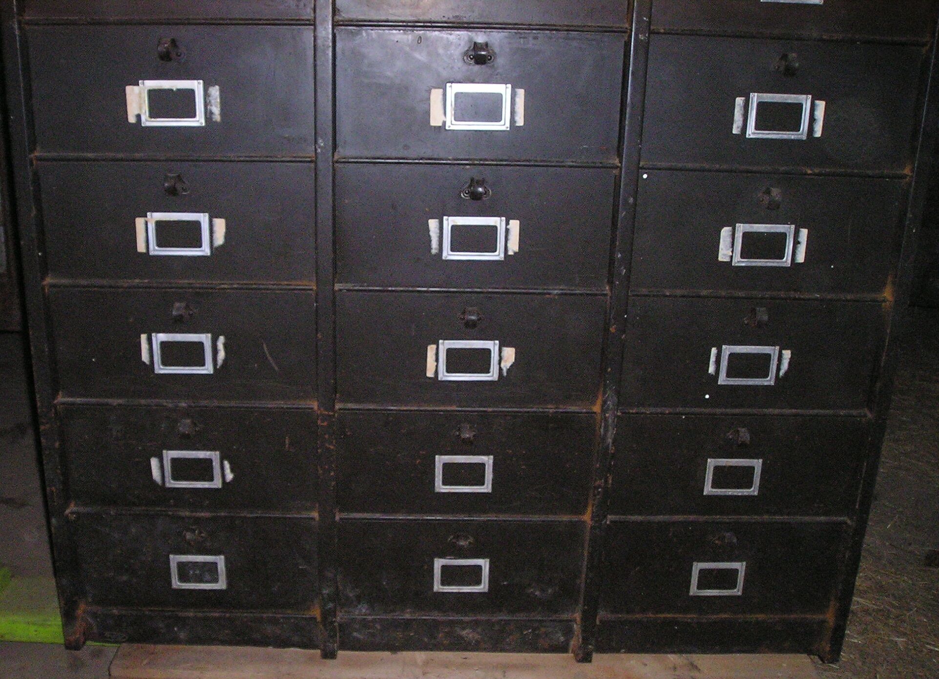 Furniture old metal riveted 30 drawers valve strafor