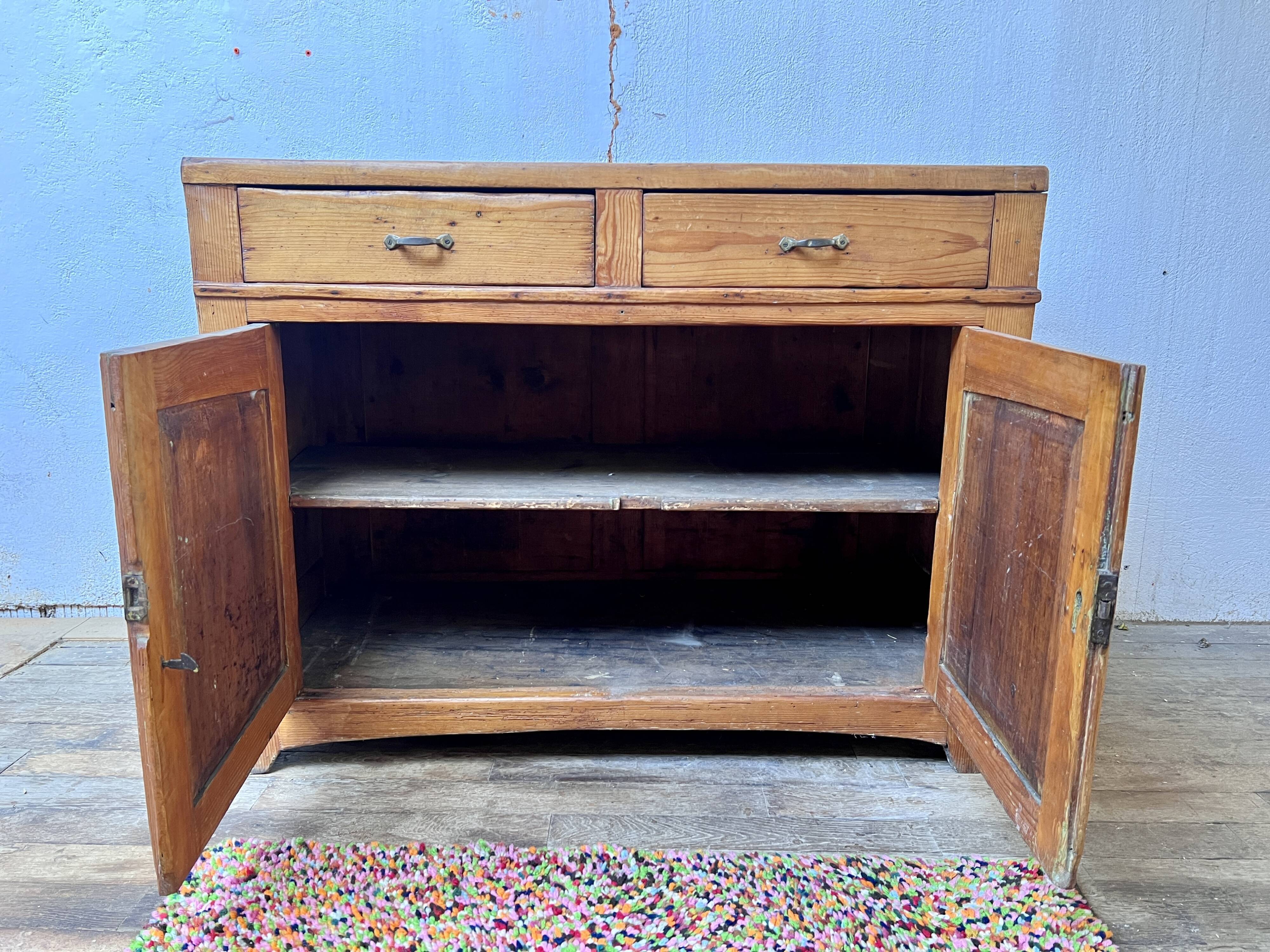 Buffet parisien vintage 1930