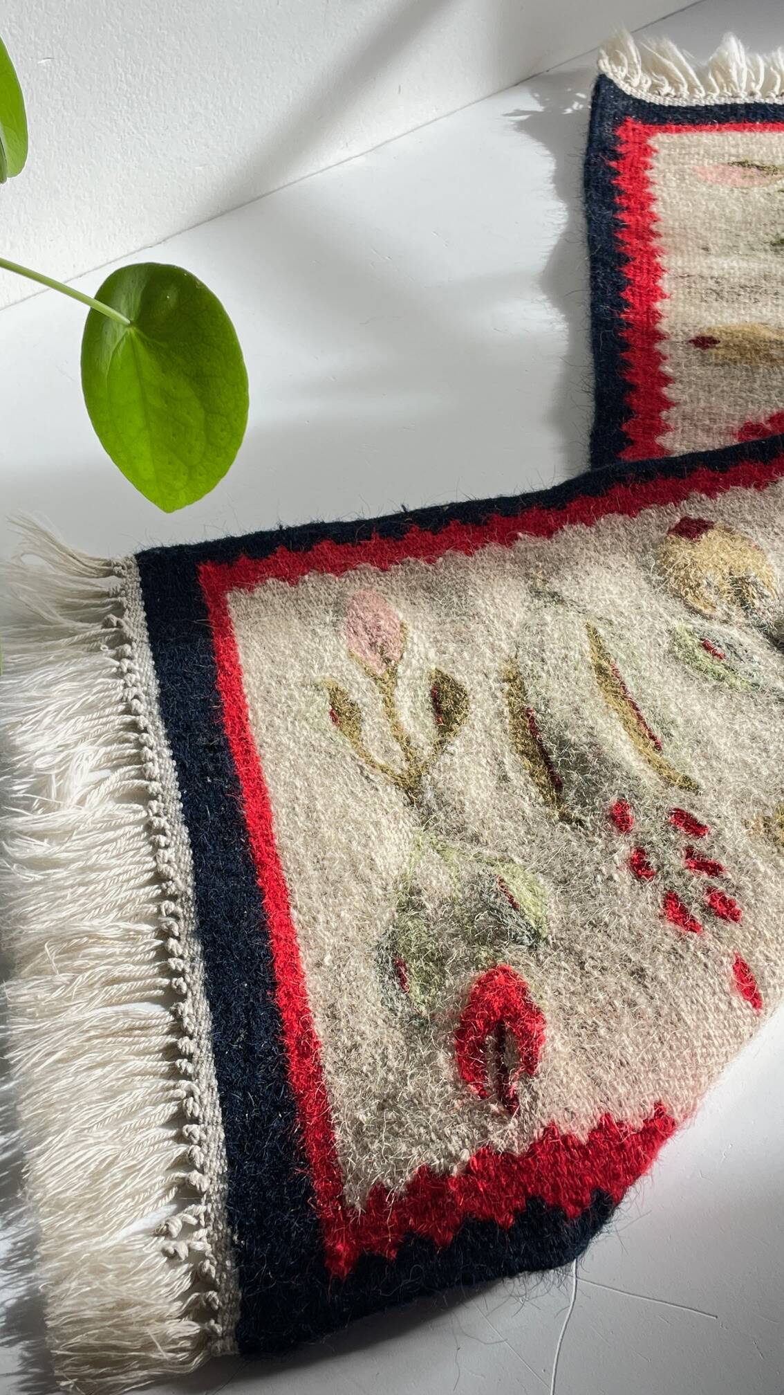 Tapis Rollakan décor de tulipes vintage