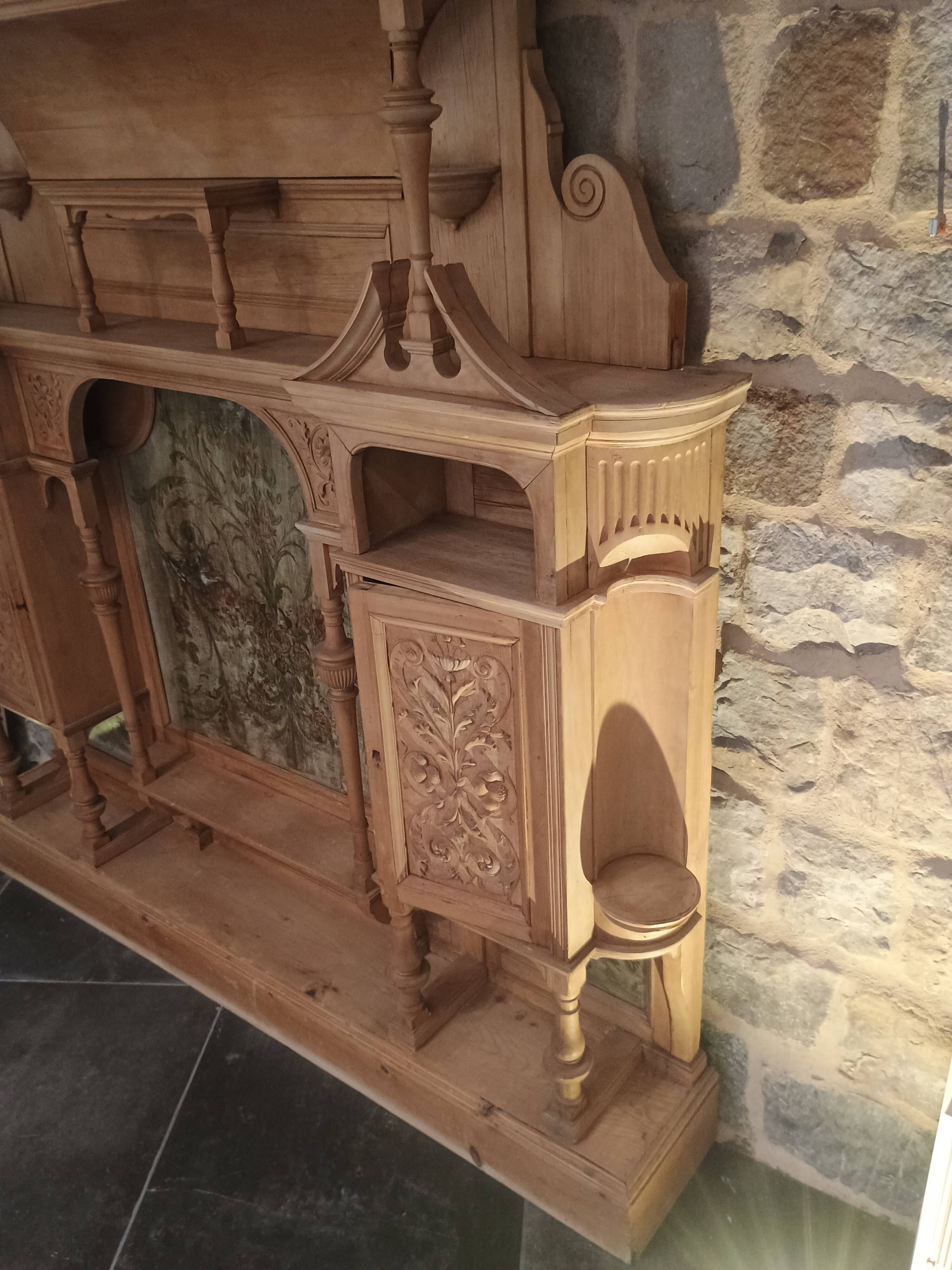 meuble haut de corps d'ornement