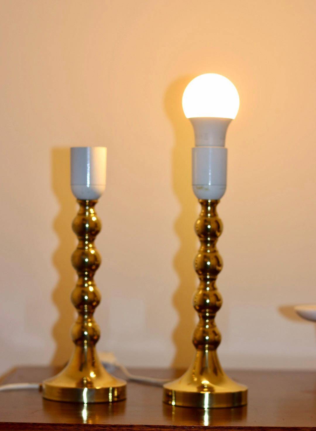 Paire de lampes suédoises en laiton du milieu du siècle