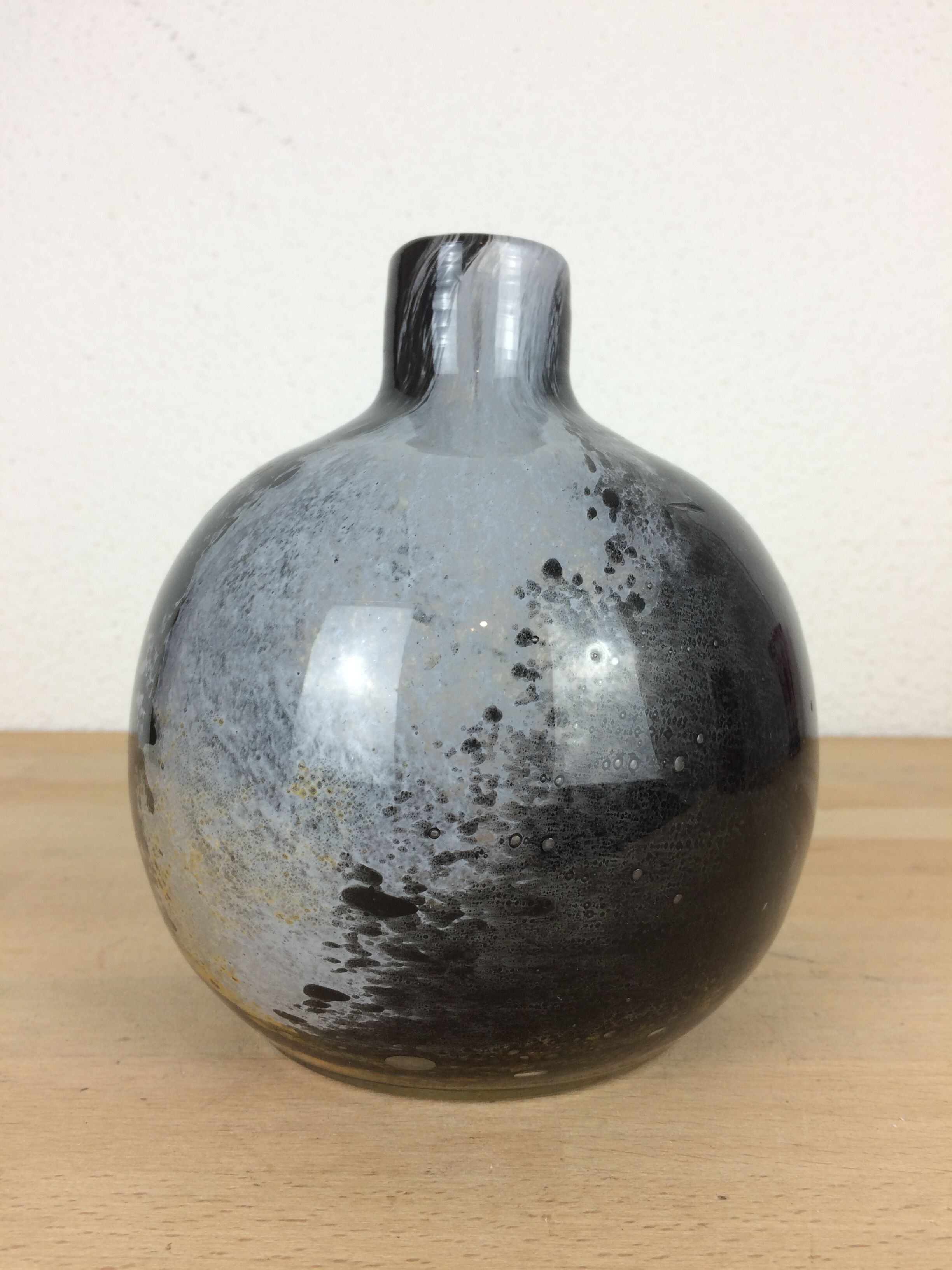 Polychrome ball vase in blown glass