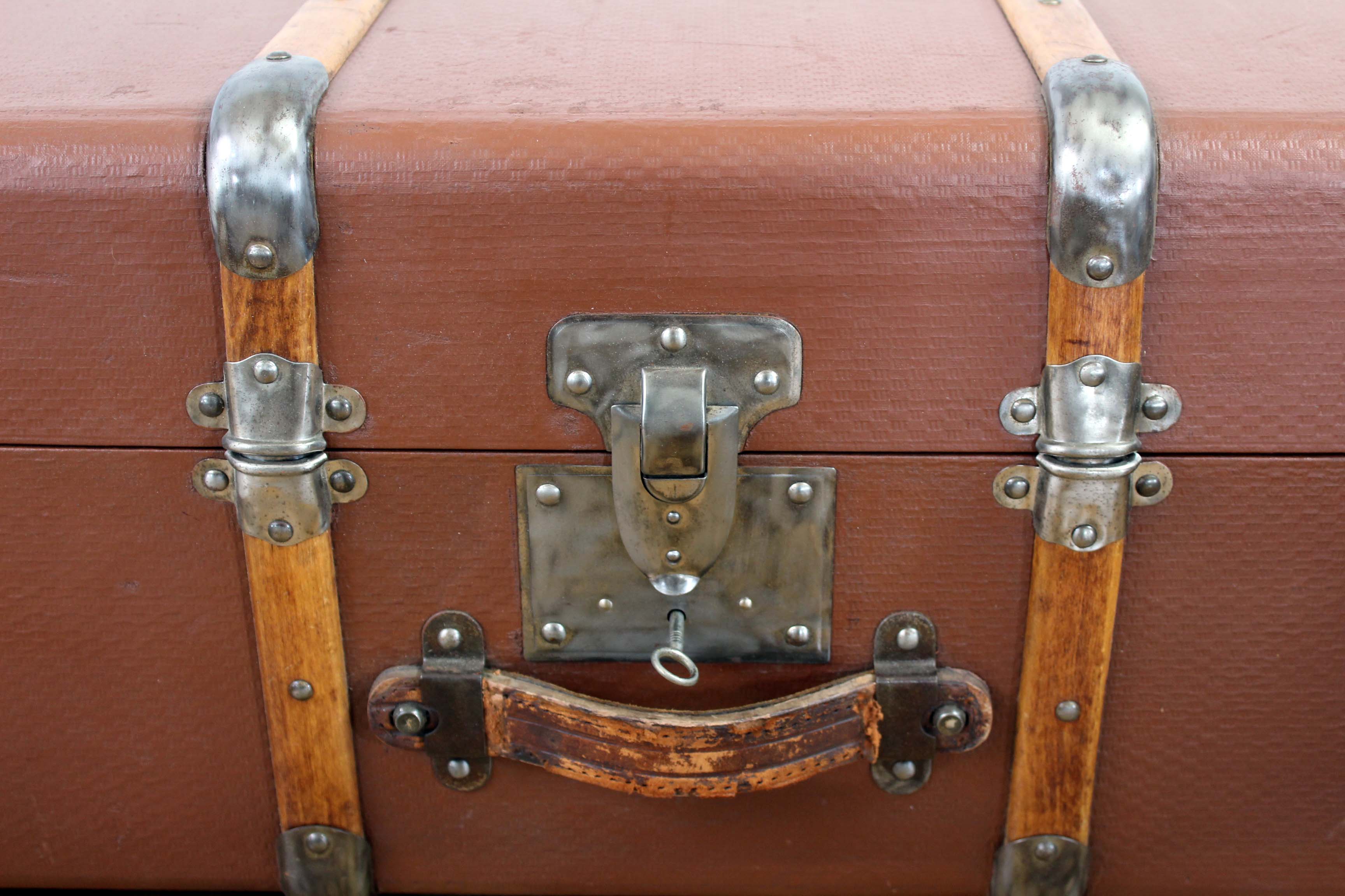 Trunk or suitcase of the 30s