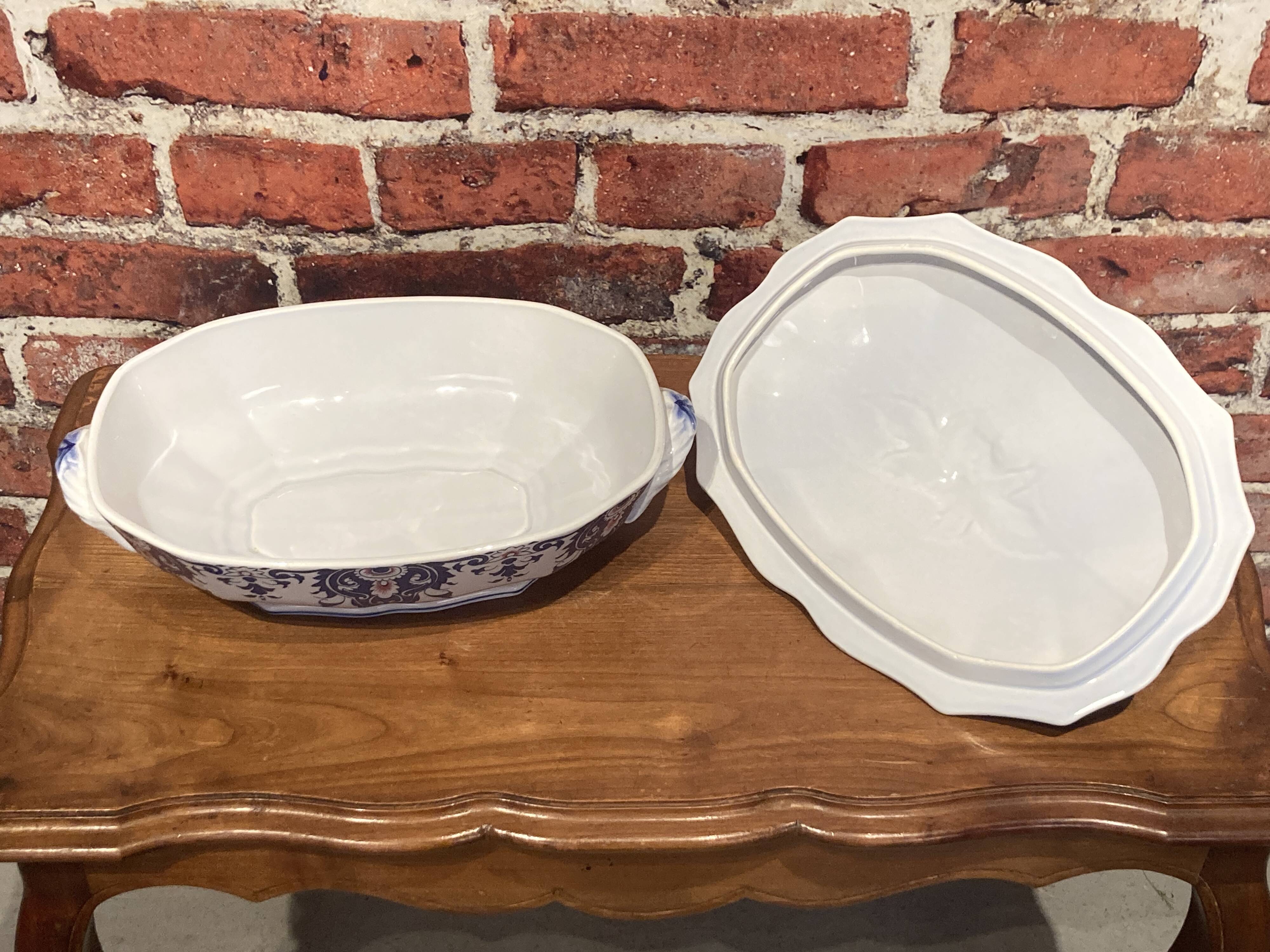 Tureen and its porcelain dish Rouen Salins France