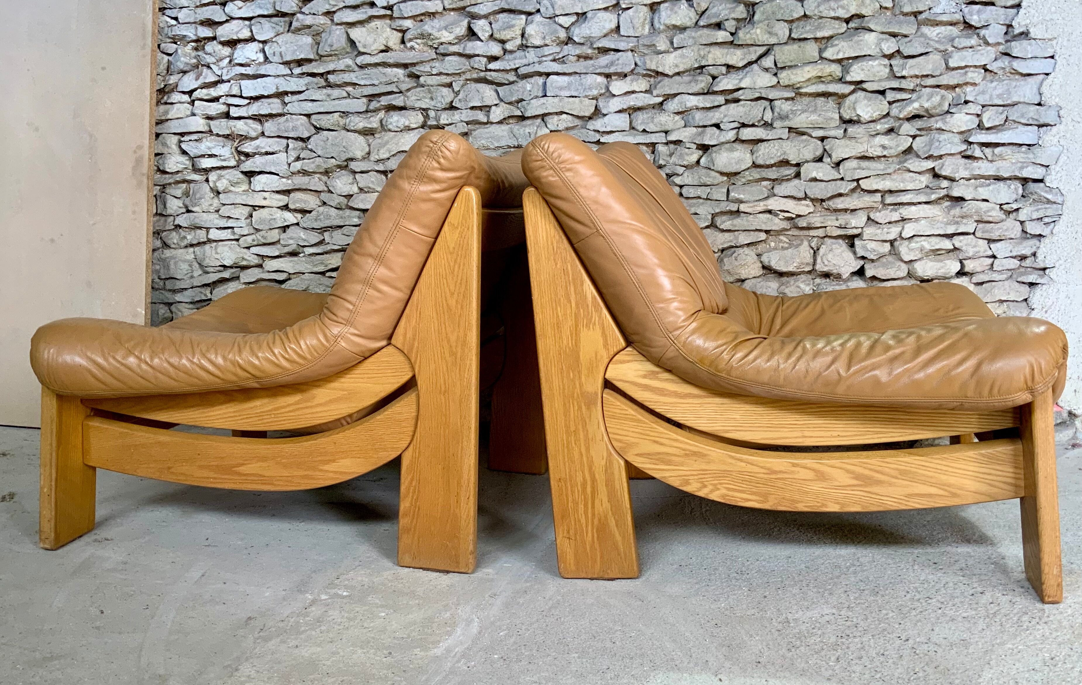 Leather and wood lounge of the Maison Regain 1950s/60s