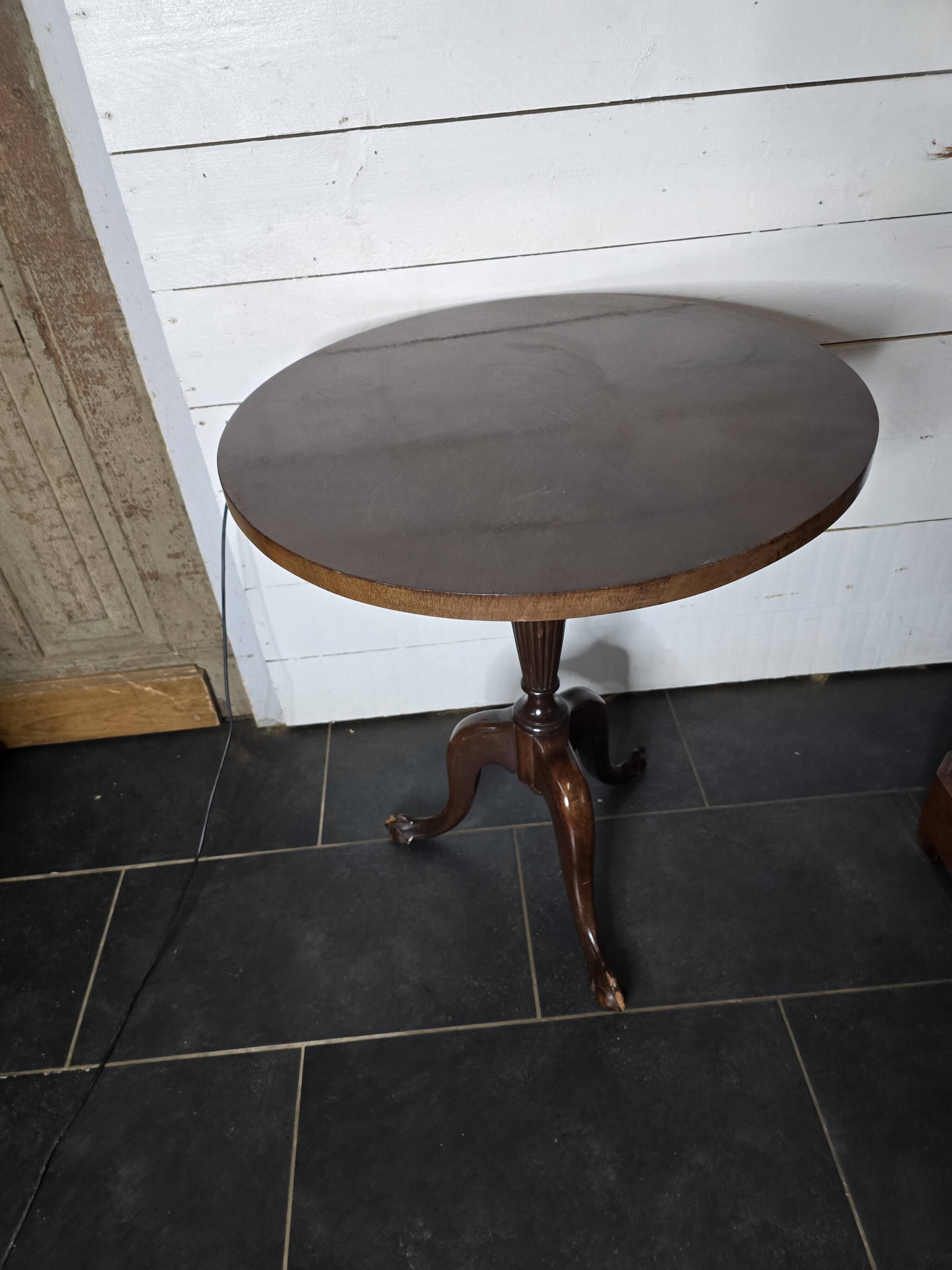 English Style Mahogany Pedestal Table